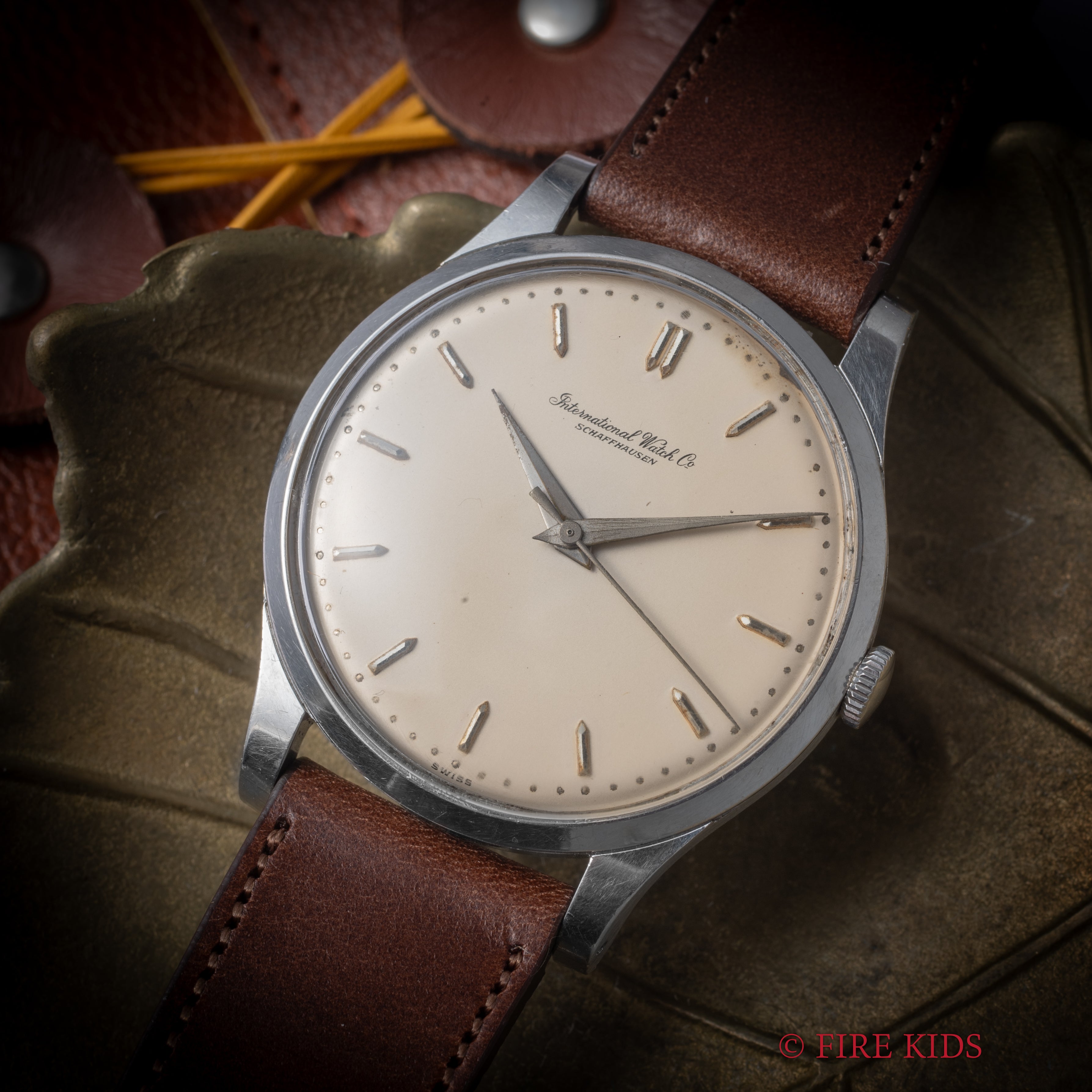 IWC ラウンドケース 1960年製 手巻き Cal.89 砲弾インデックス パティーナダイヤル