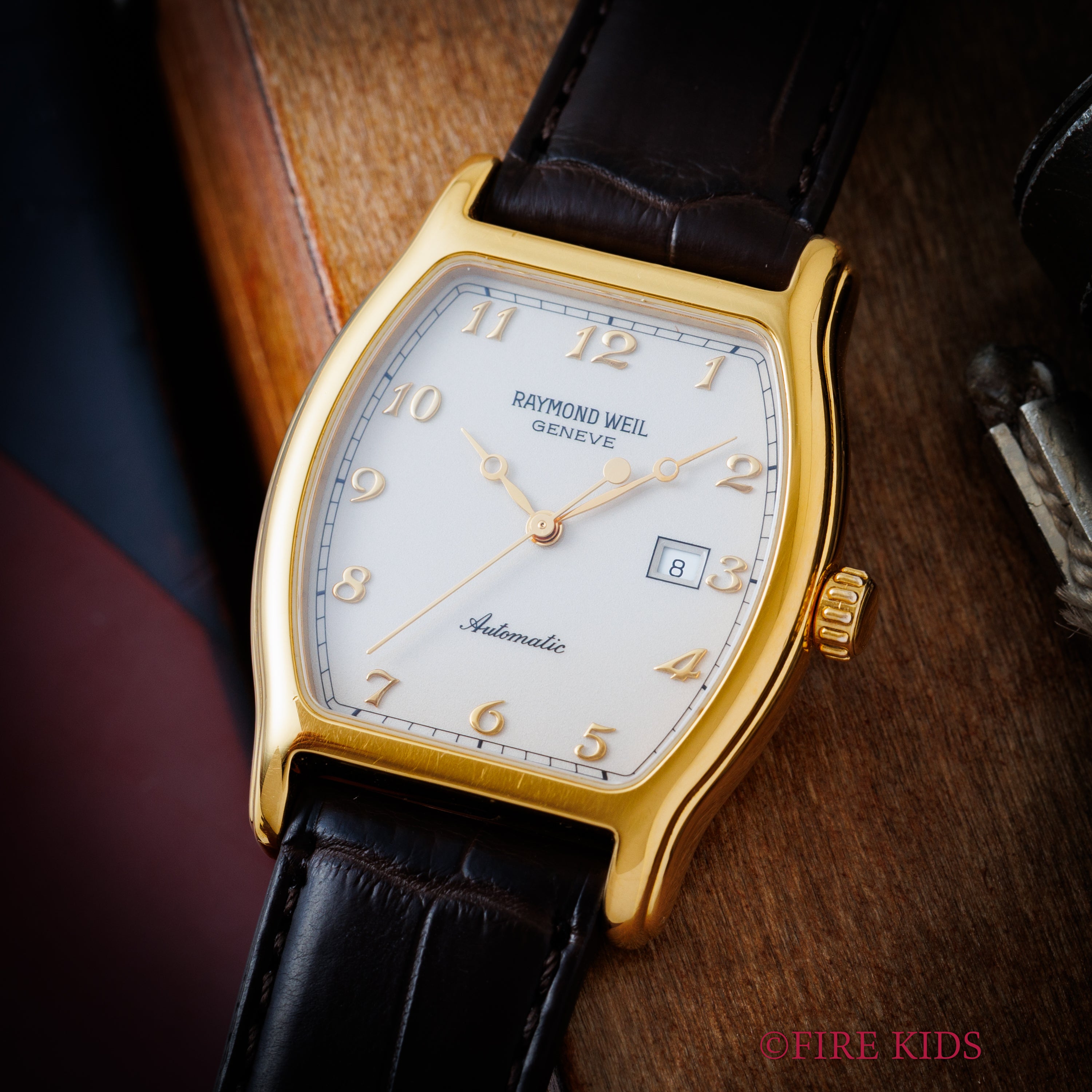 レイモンドウェイル 1995年製 トノー型GPケース 全アラビア数字 自動巻き 箱、ギャラ付き 純正尾錠付き