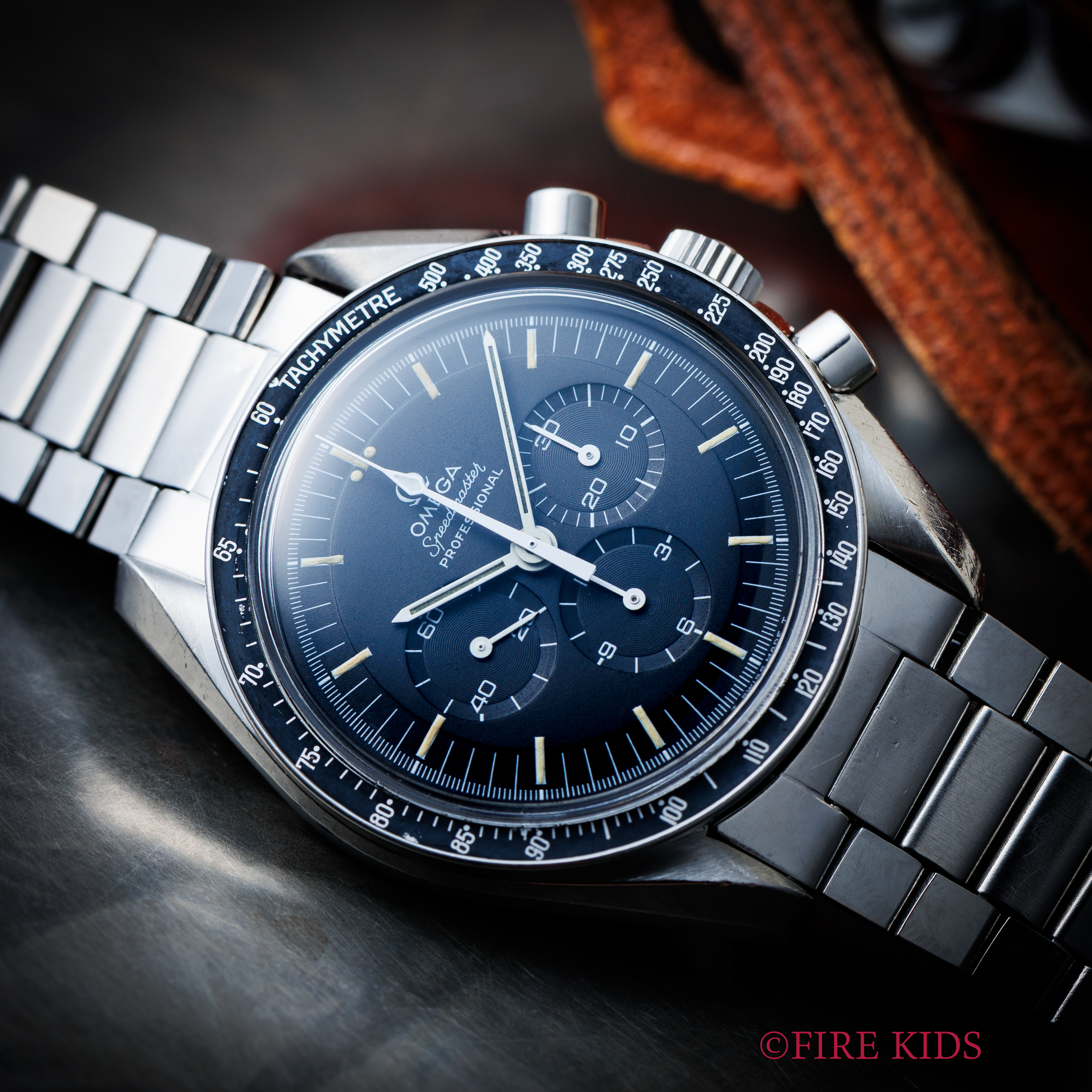 オメガ スピードマスタープロフェッショナル 5thモデル 手巻き 1971年製 Ref.145022-69ST キャタピラブレス