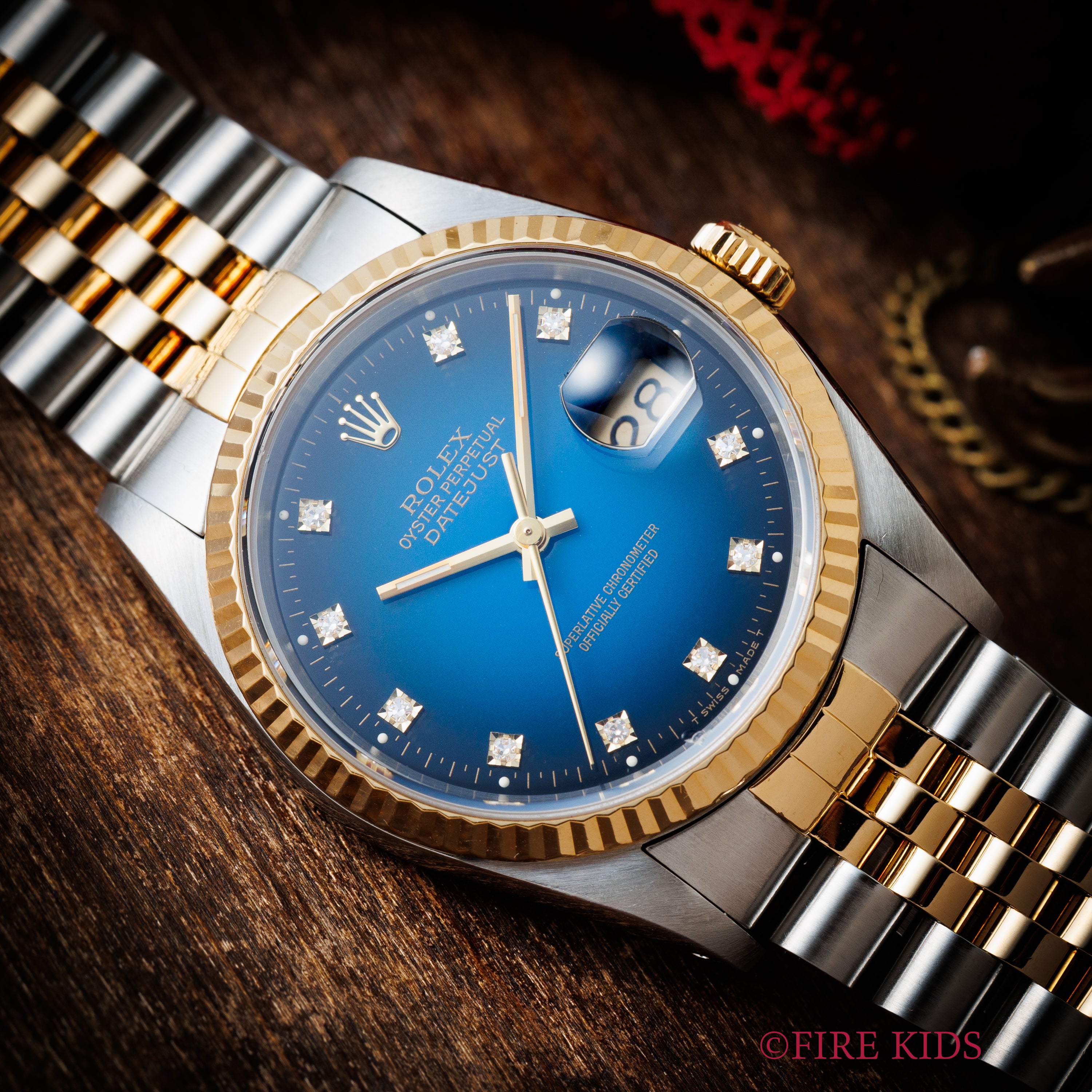 ロレックス デイトジャスト Ref.16233G 10PDブルーグラデーションダイヤル 1993年製 箱、ギャラ、冊子付き