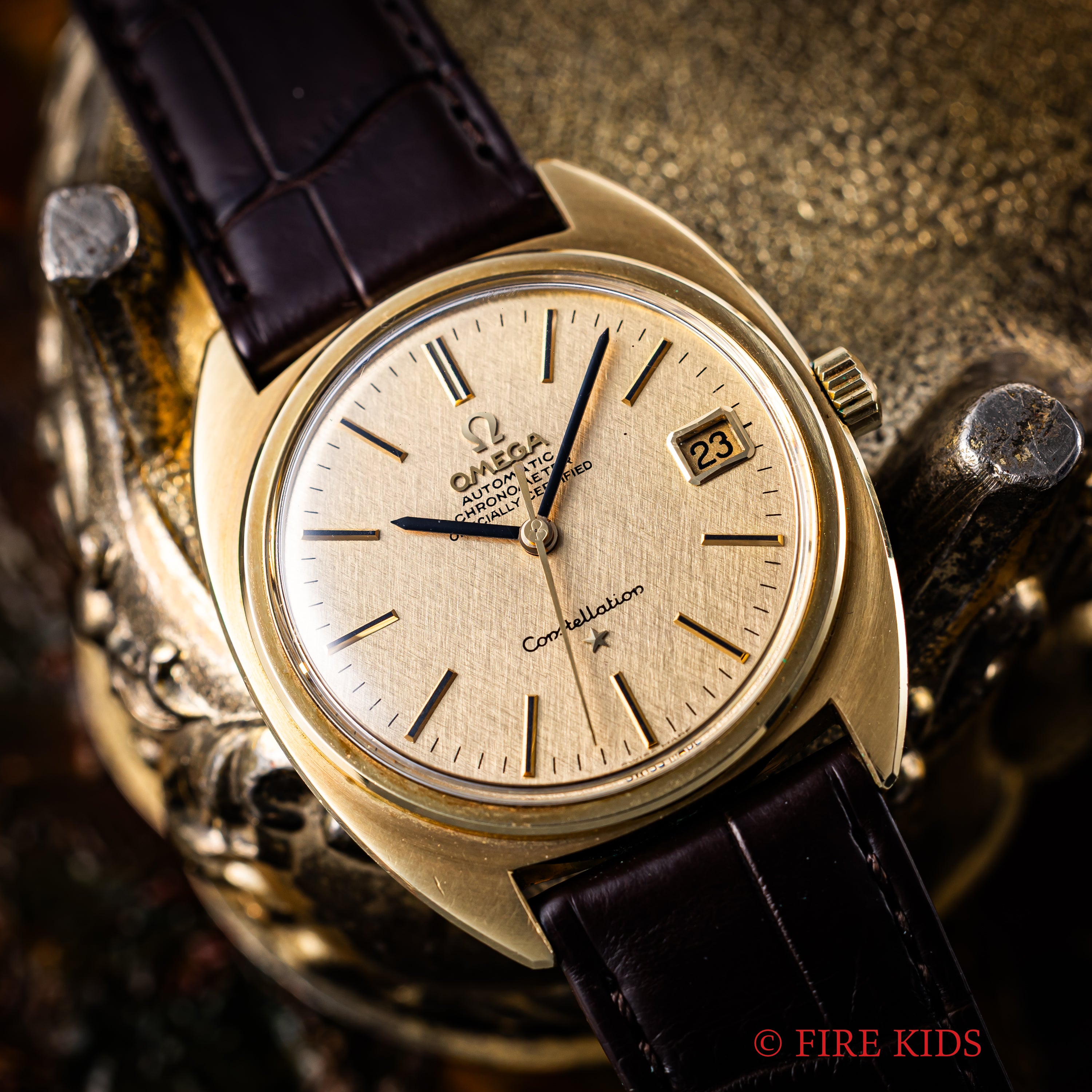 オメガ コンステレーション 1967年製 トップゴールドケース リネンダイヤル ジェンタデザイン 自動巻クロノメーター 純正尾錠