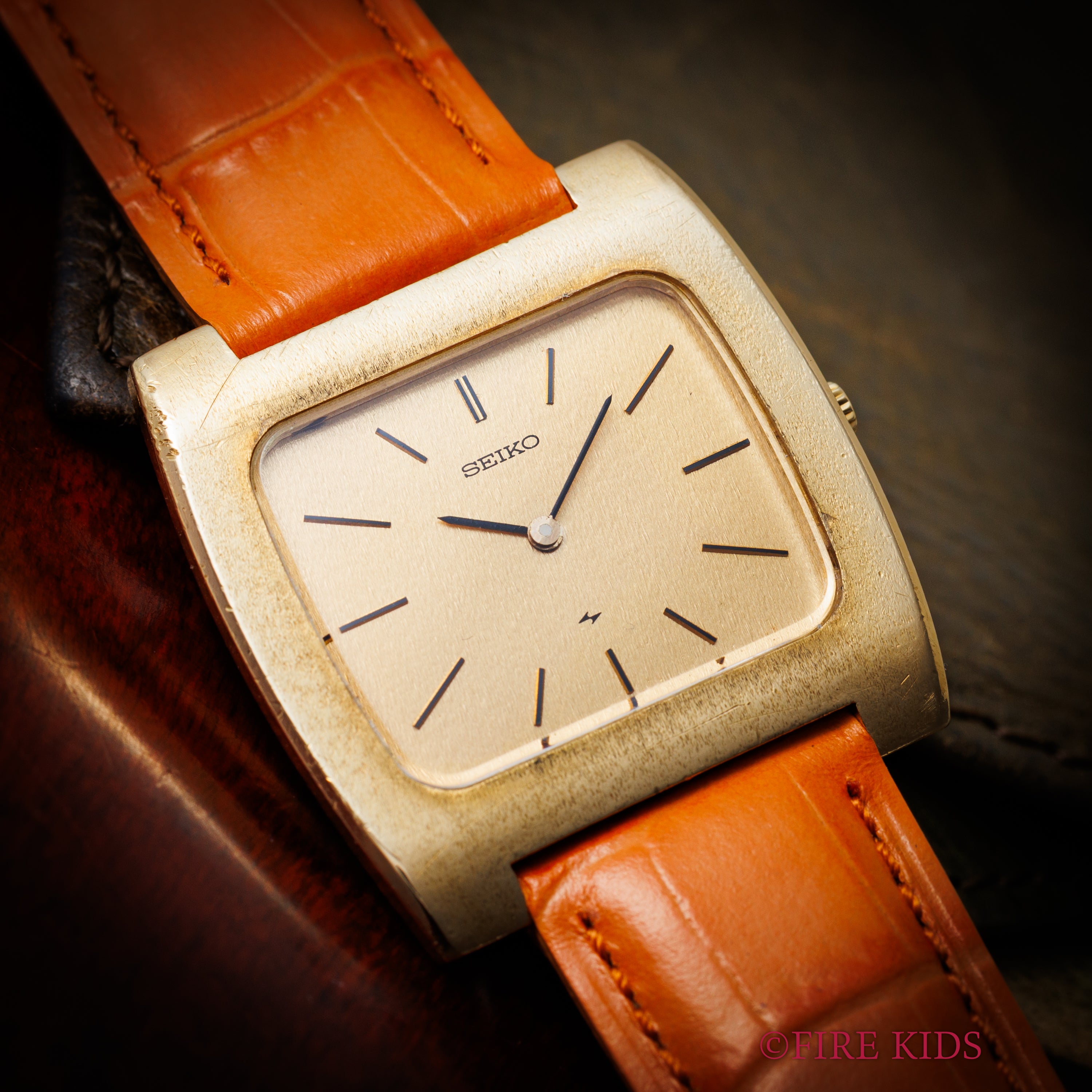 セイコー 18金無垢シャリオ1973年製 薄型手巻 スクエアケース Ref.6810-3070