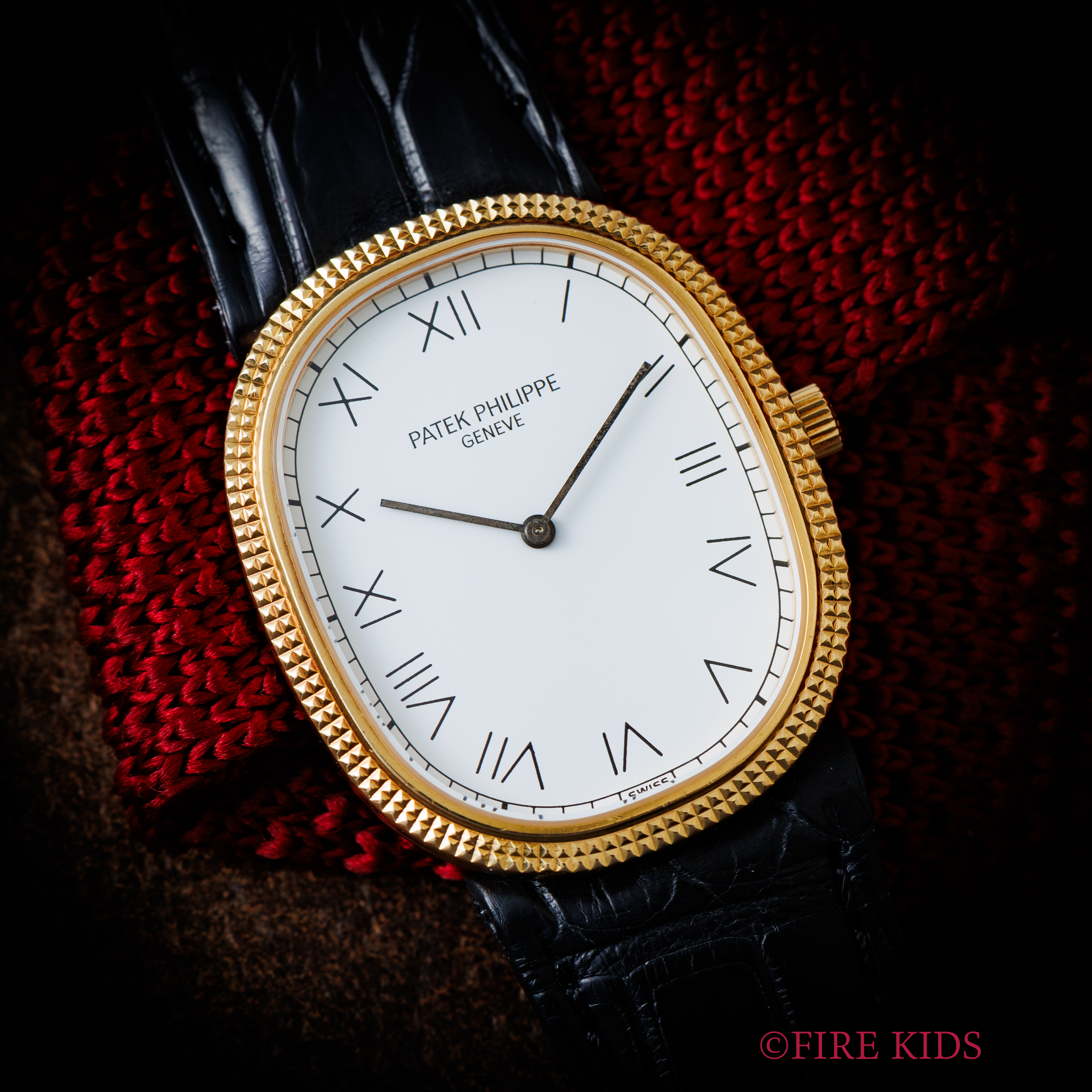 パテックフィリップ ゴールデンエリプス Ref.3986 Cal.215 手巻き 1980年代製 18金イエローゴールド ホワイトローマンダイヤル 純正18金尾錠 クルドパリベゼル