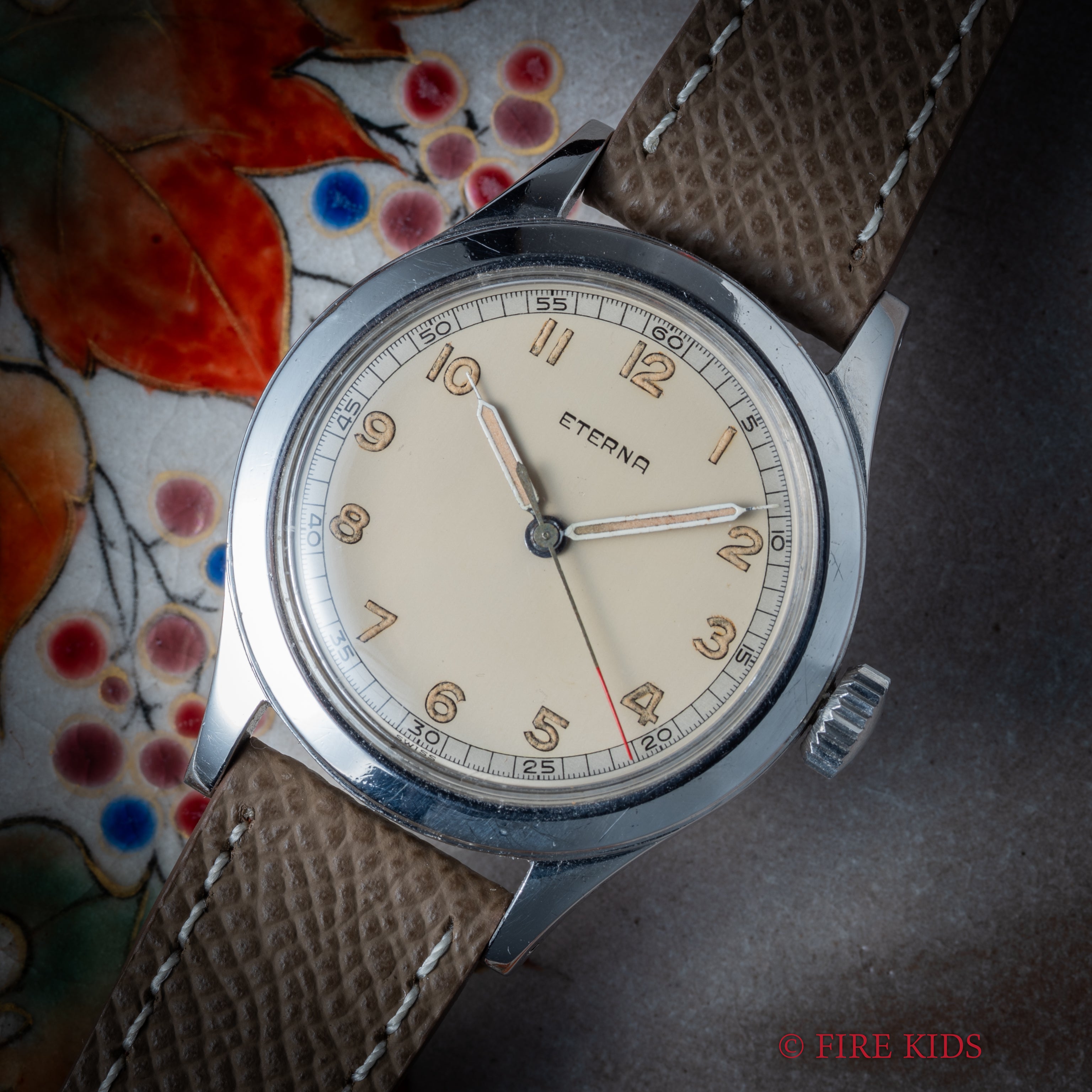 エテルナ 36㎜ビッグケース 1940年代製 アラビアダイヤル 耐震装置付き手巻 Cal.852