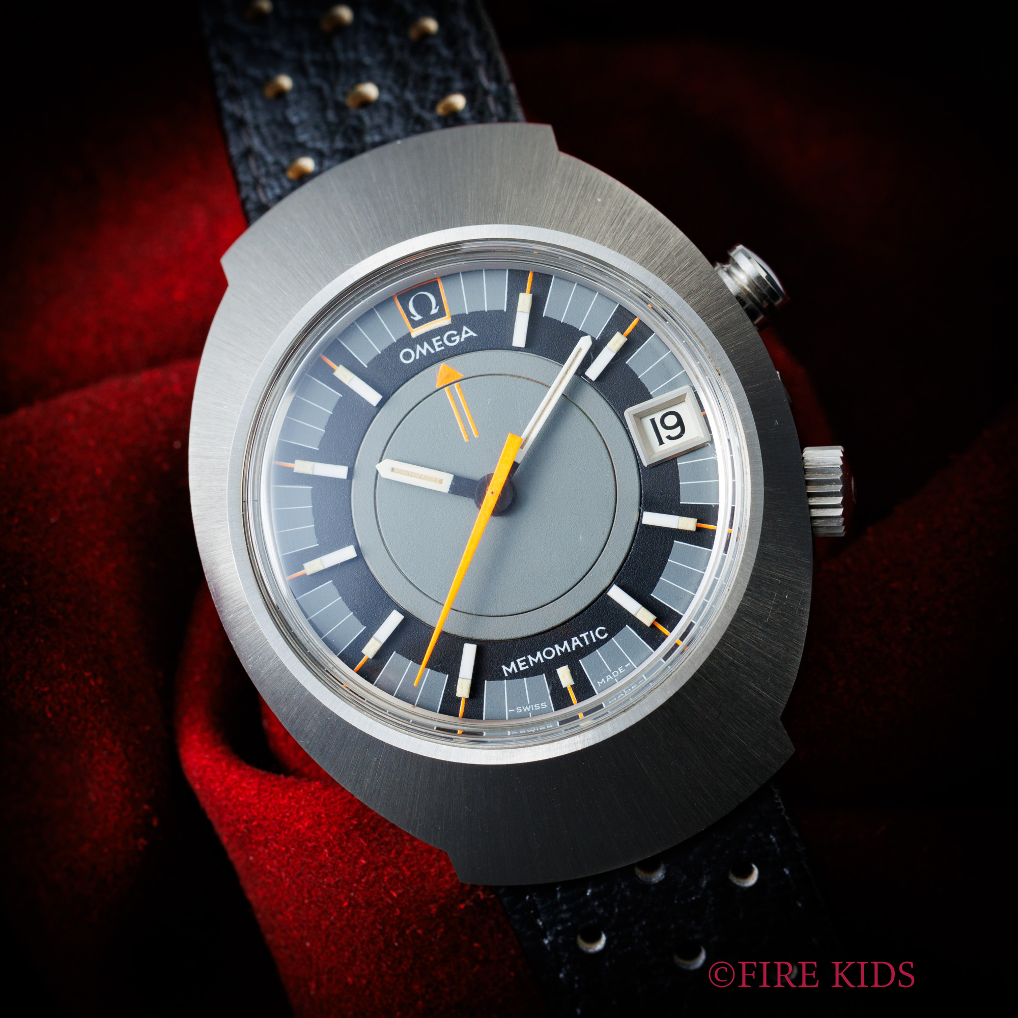 オメガ メモマチック アラーム 1969年製 自動巻き 純正革ベルト、尾錠付き ノンポリッシュ