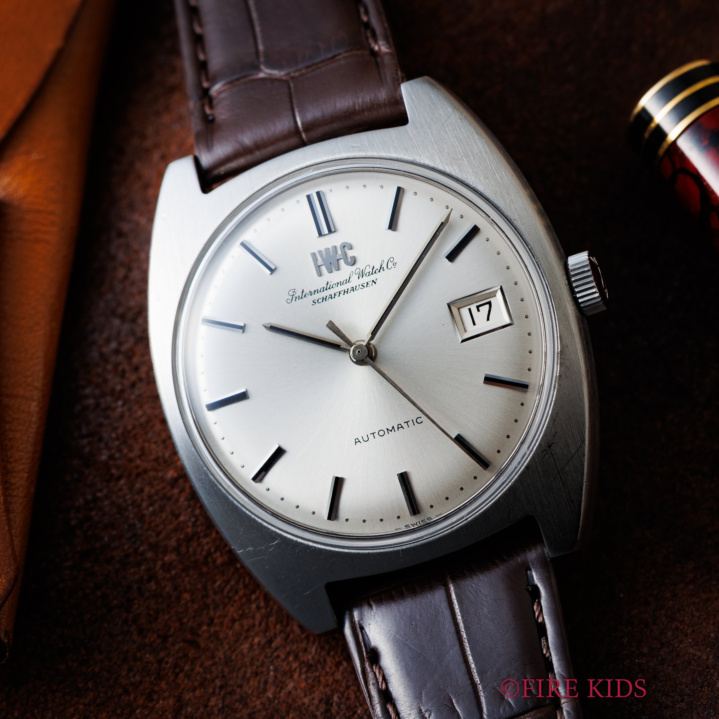 IWC トノーケース 1975年製 Ref.1828 ペラトン式自動巻 Cal.8541B お魚リューズ