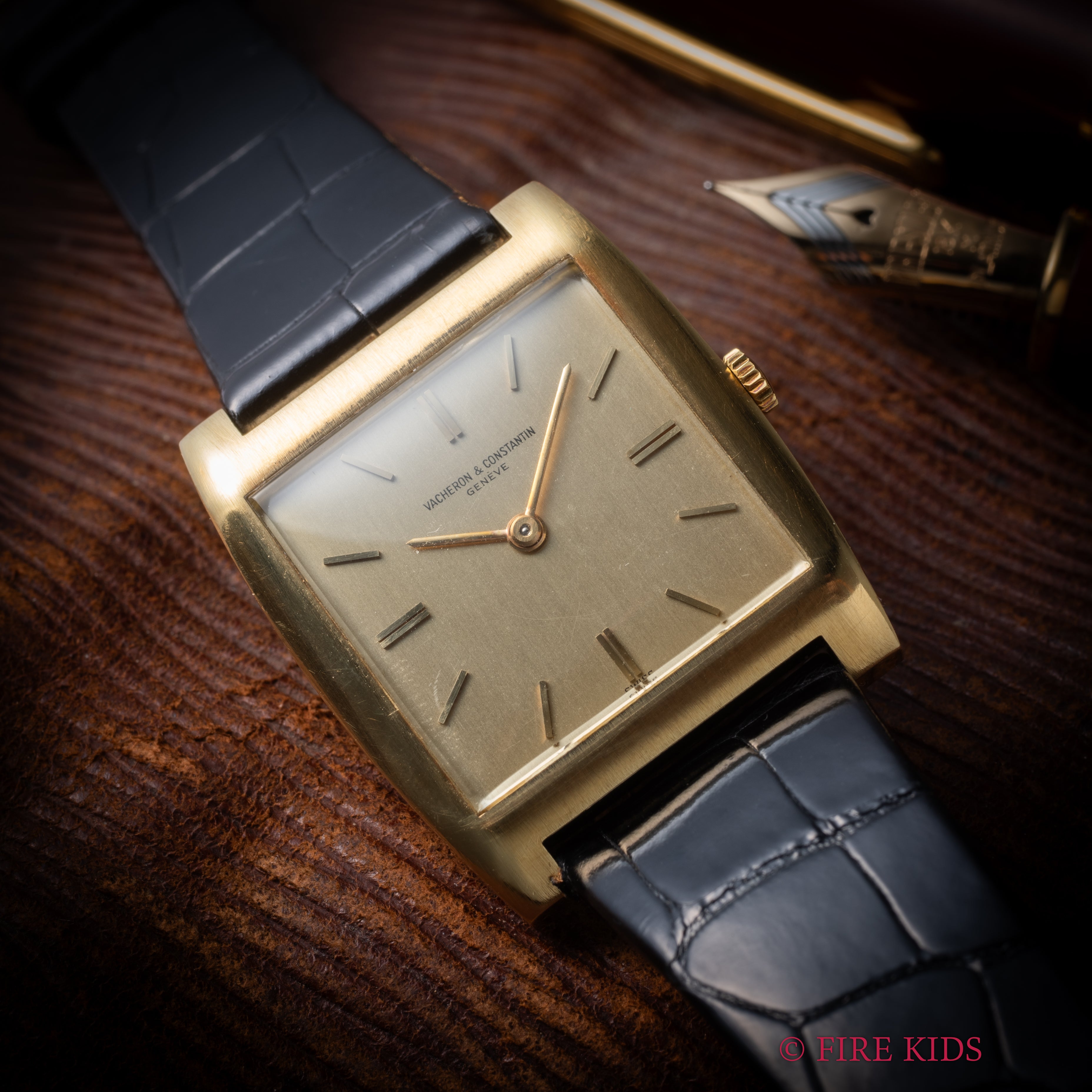 ヴァシュロン・コンスタンタン 18金無垢スクエアケース エクストラフラット 1970年代前半製 手巻 Cal.K1001/2 純正金無垢尾錠