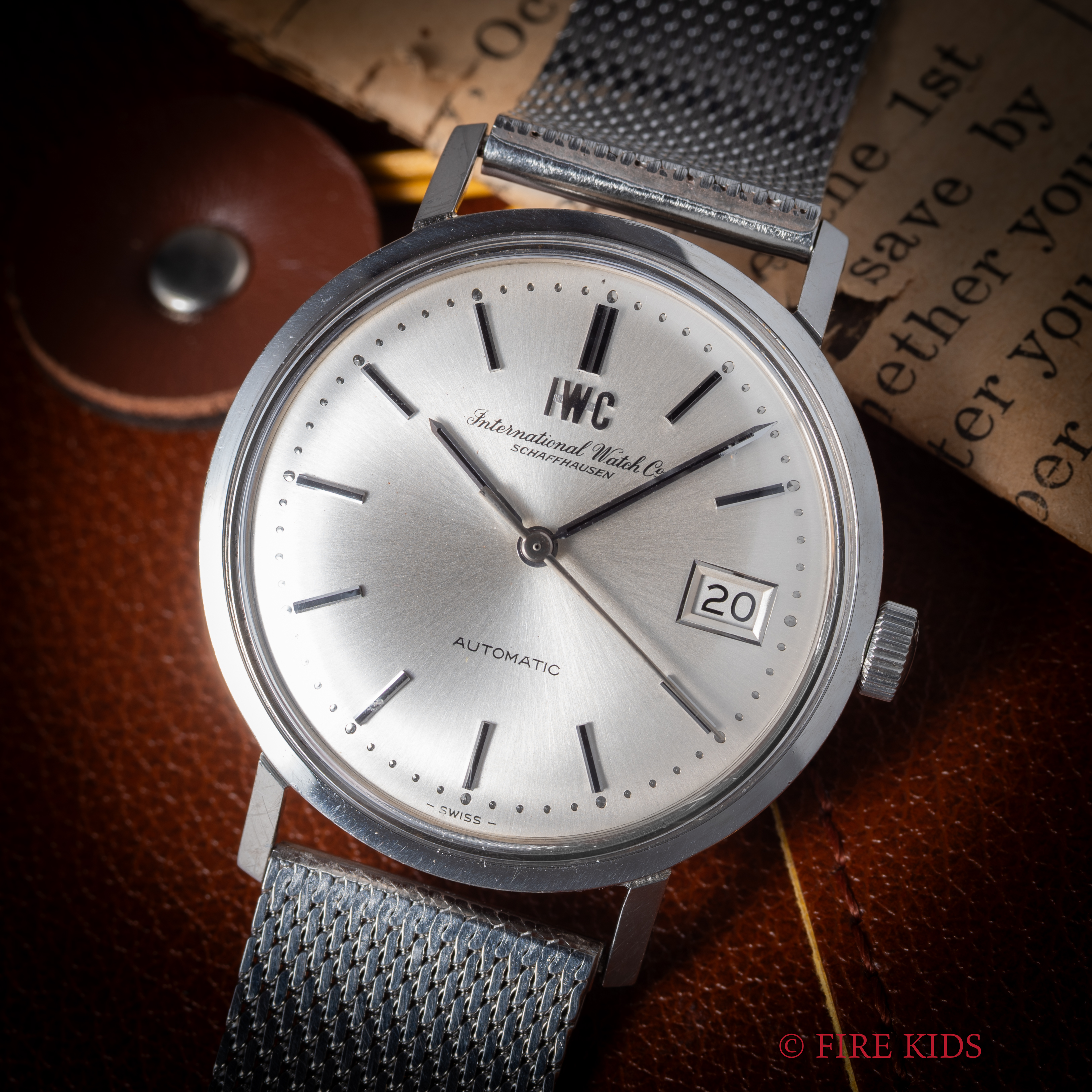 IWC ラウンドケース 1978年製 シルバーダイヤル ペラトン式自動巻き Cal.8541B お魚リューズ 純正メッシュブレス