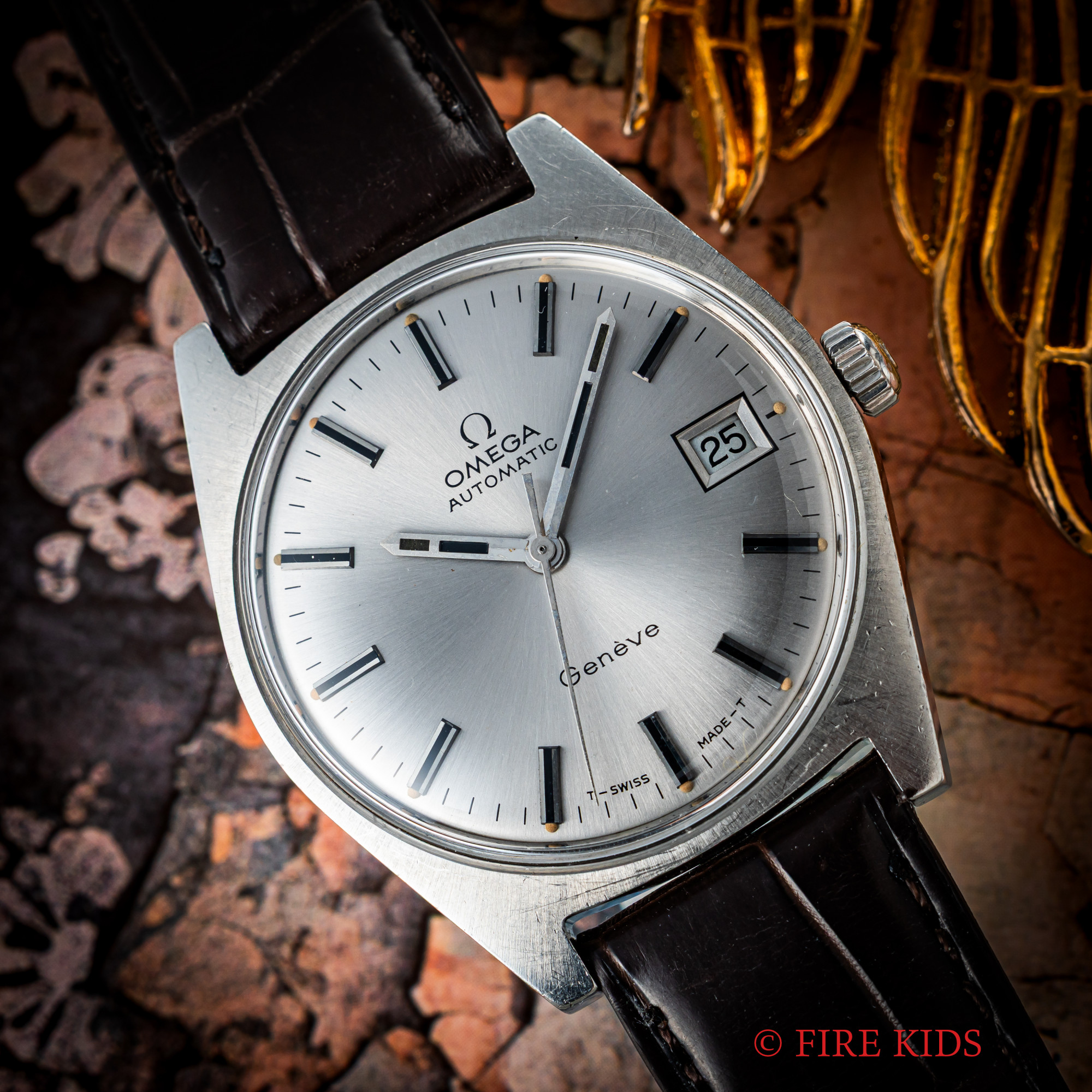 オメガ ジュネーブ トノー型ケース 1972年製 グレーダイヤル オートマチック