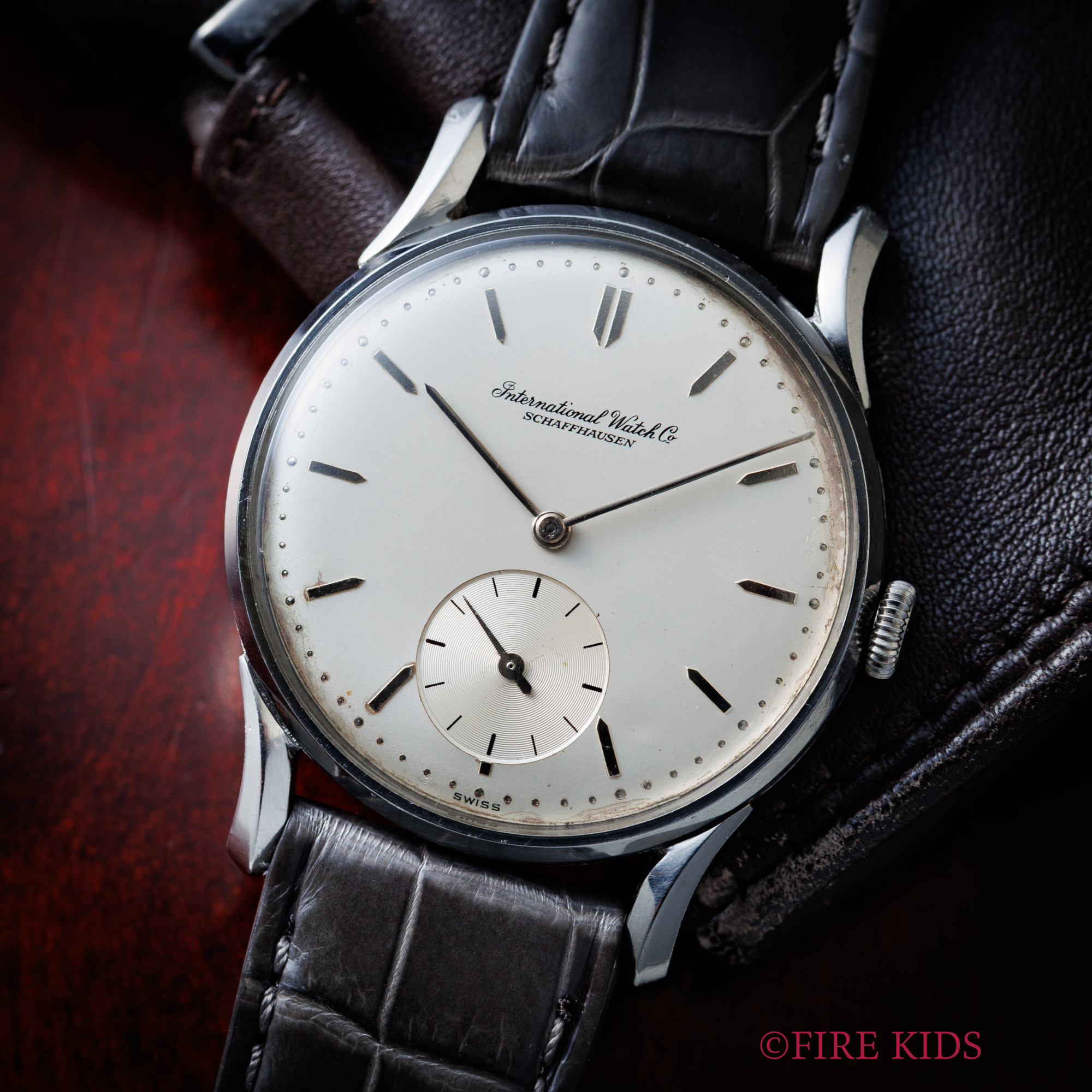 IWC ラウンドケース Cal.83 手巻き ファンシーラグ スモールセコンド 1945年製 純正尾錠、箱付き