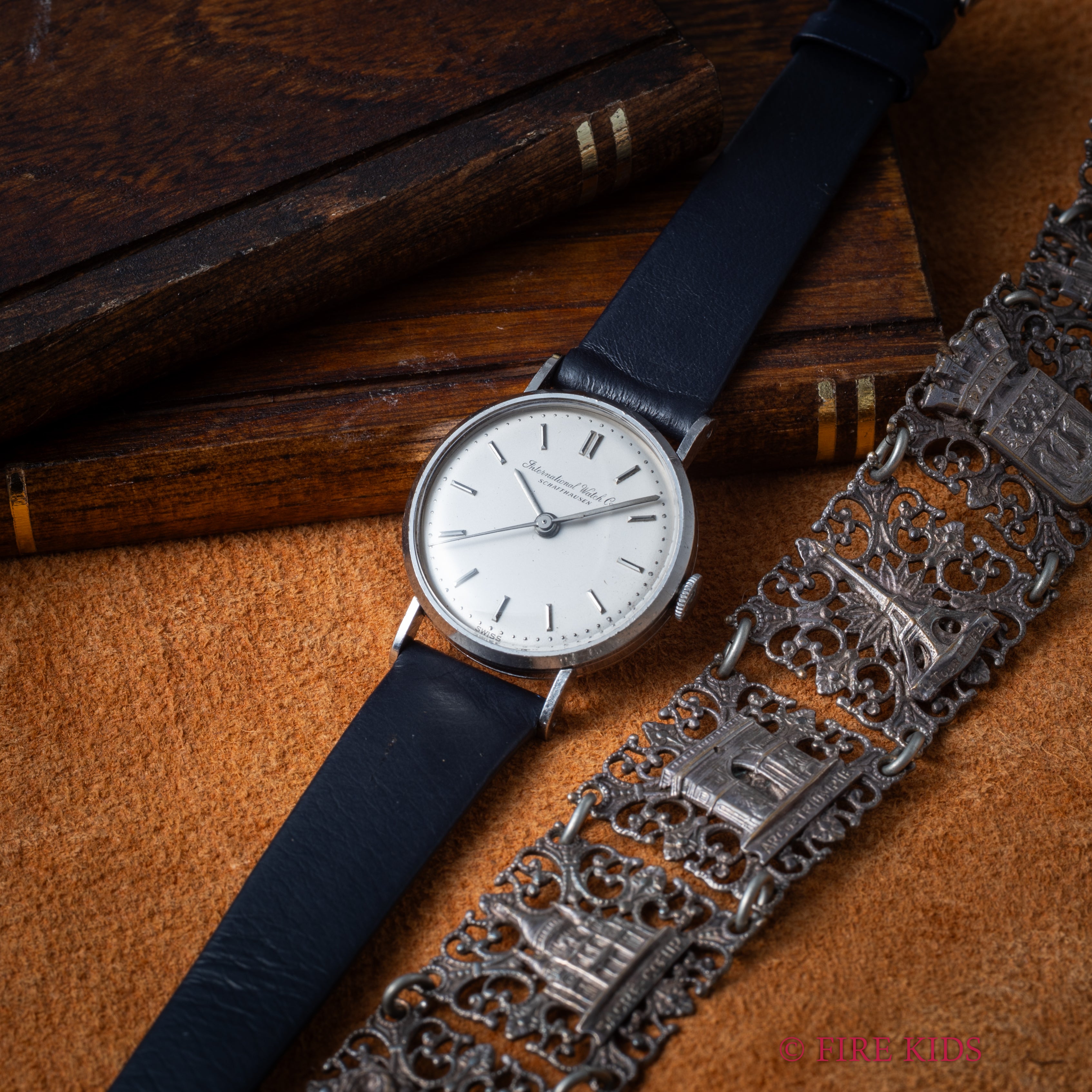 IWC ラウンドケース 1965年製 手巻き Cal.401 箱付き