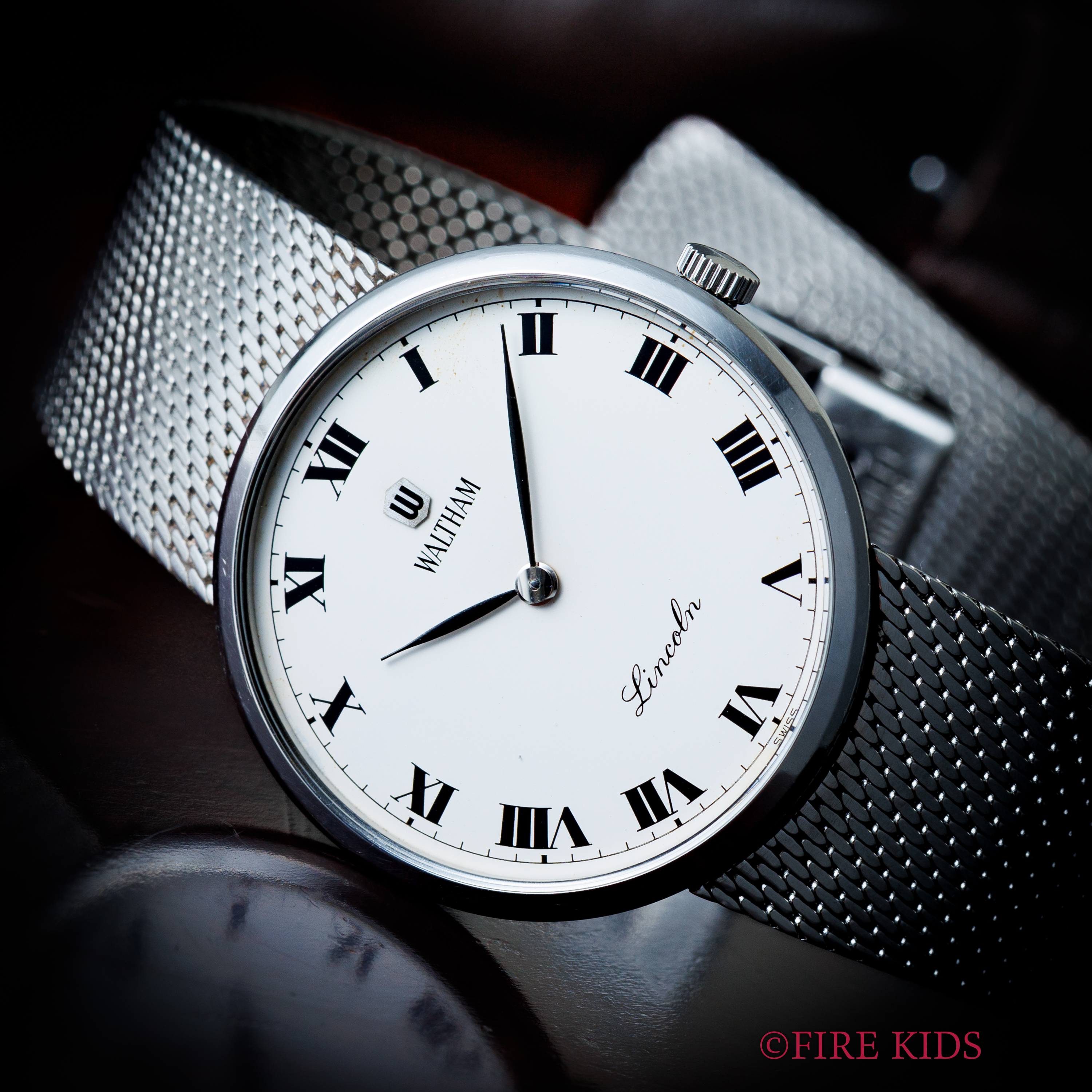 WALTHAM　リンカーン ホワイトローマンダイヤル 薄型手巻き 1970年代製  純正ブレス