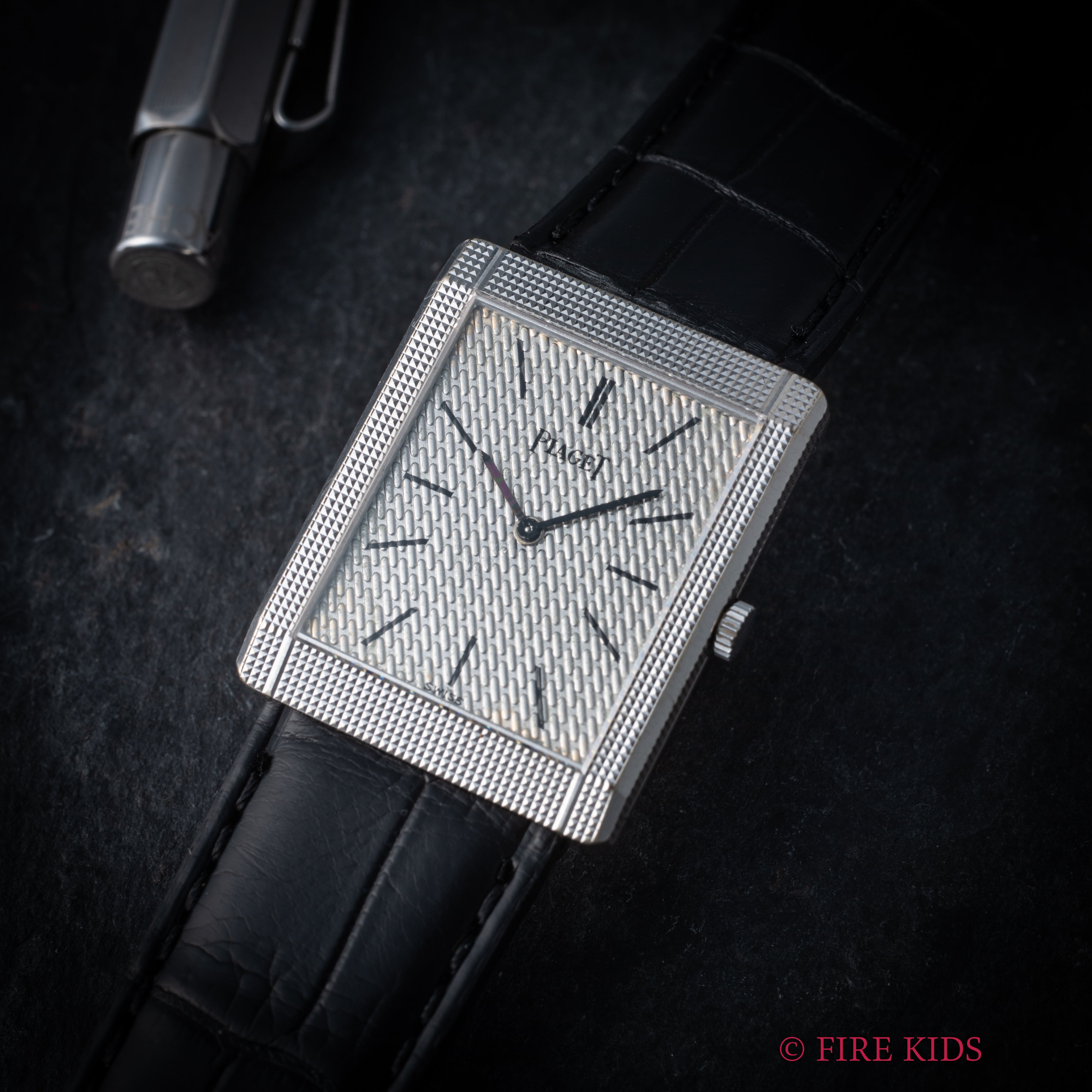 ピアジェ 18金無垢ホワイトゴールドスクエアケース 1980年代製 ホブネイル 手巻 cal.9P2 Ref.9151 純正金無垢尾錠