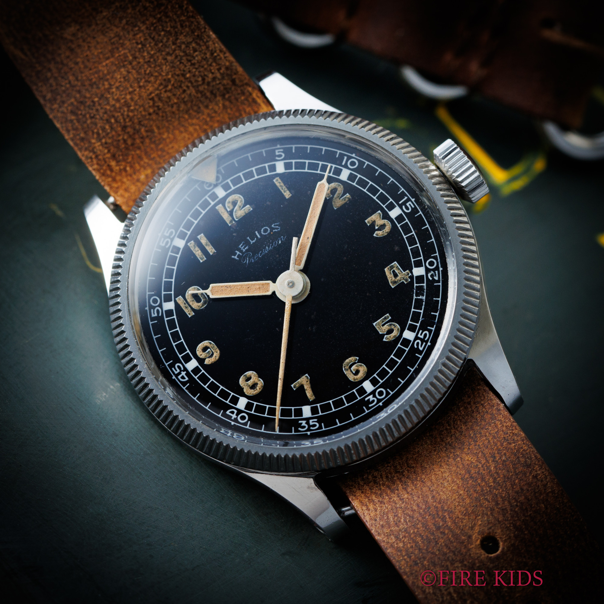 ヘリオス アヴィエーションウォッチ ブラックミラーダイヤル 1930年代製造