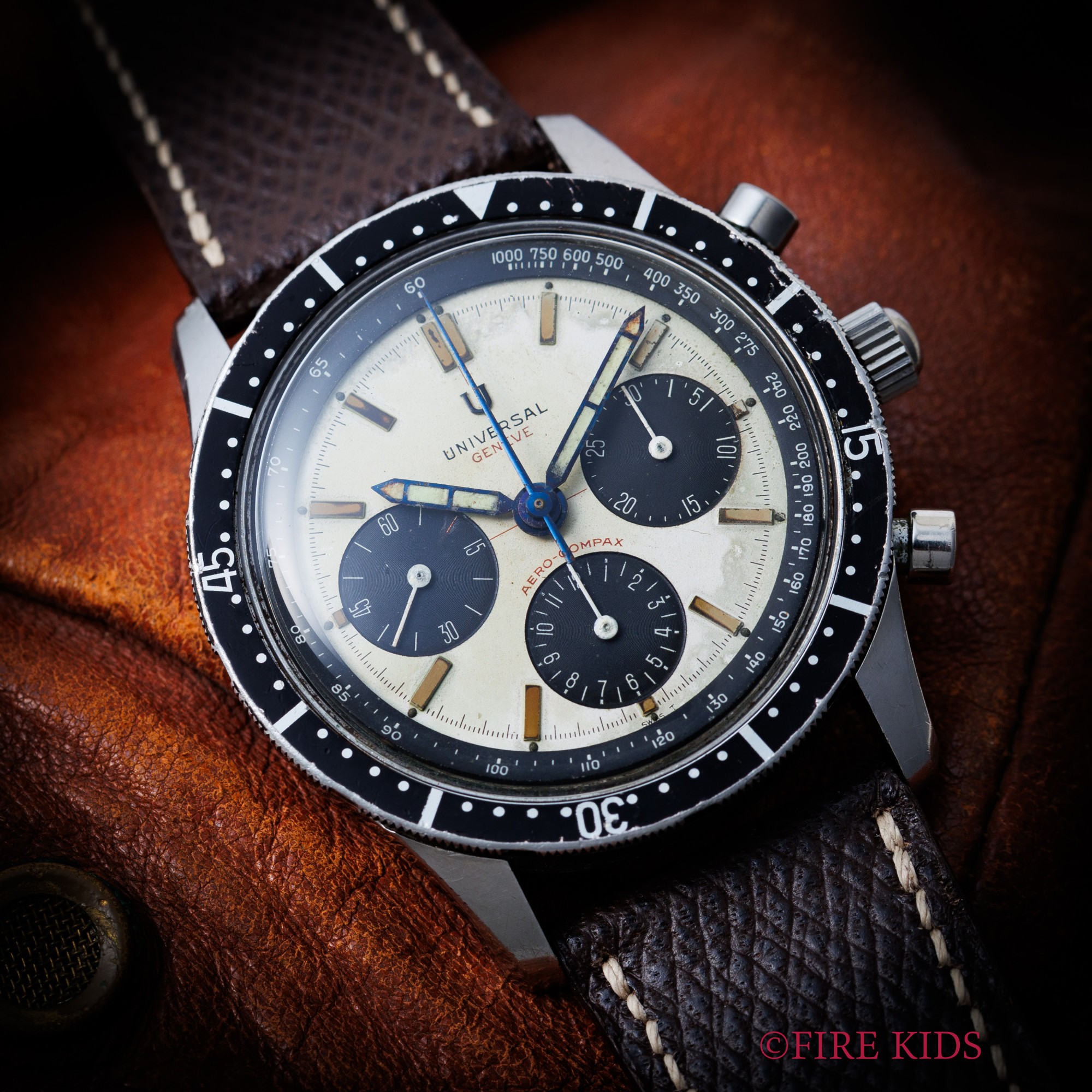 ユニバーサルジュネーブ エアロコンパックス 1960年代製 回転ベゼル バルジュー72 手巻きクロノグラフ