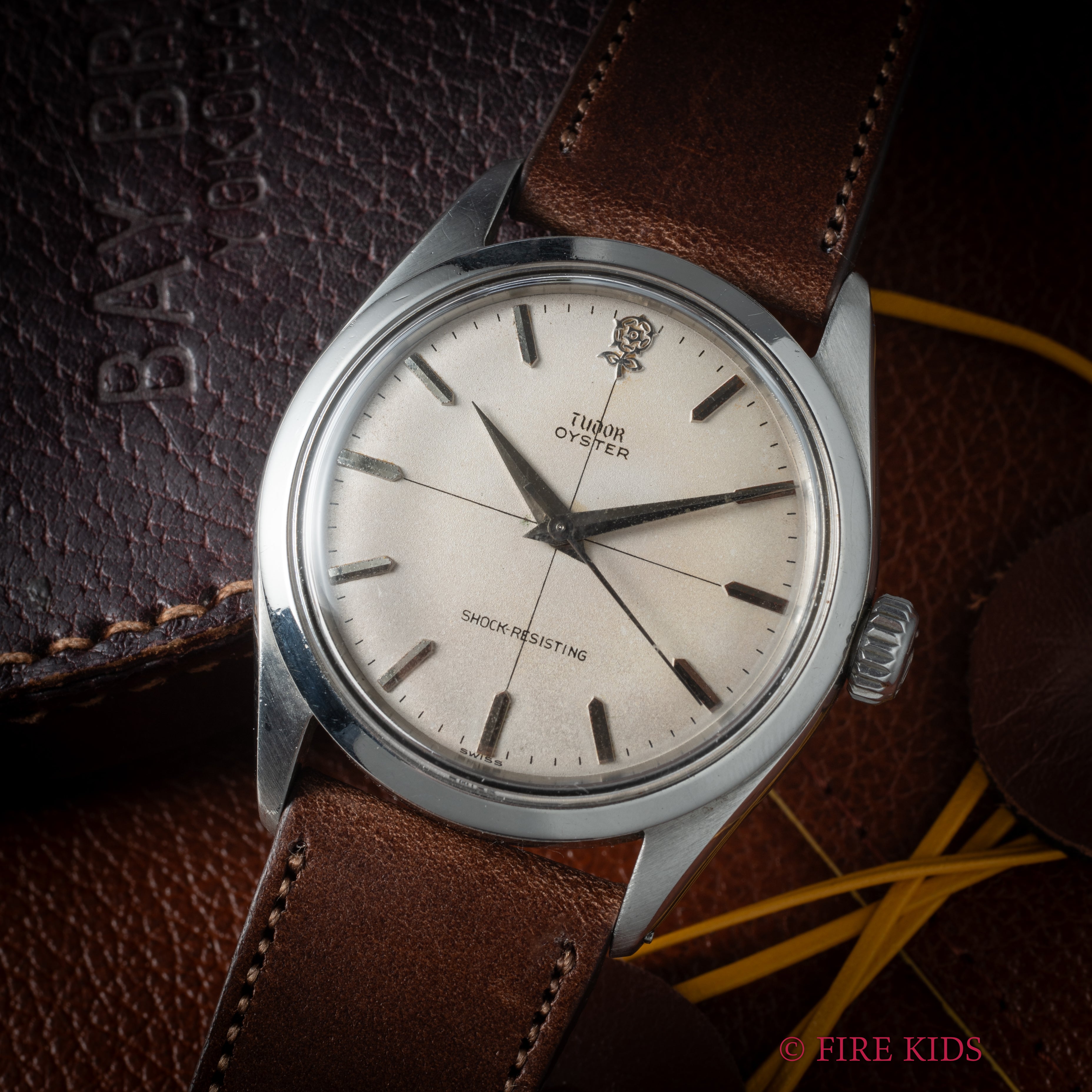 チューダー 中バラ 1957年製 クロスライン 手巻き ノンデイト