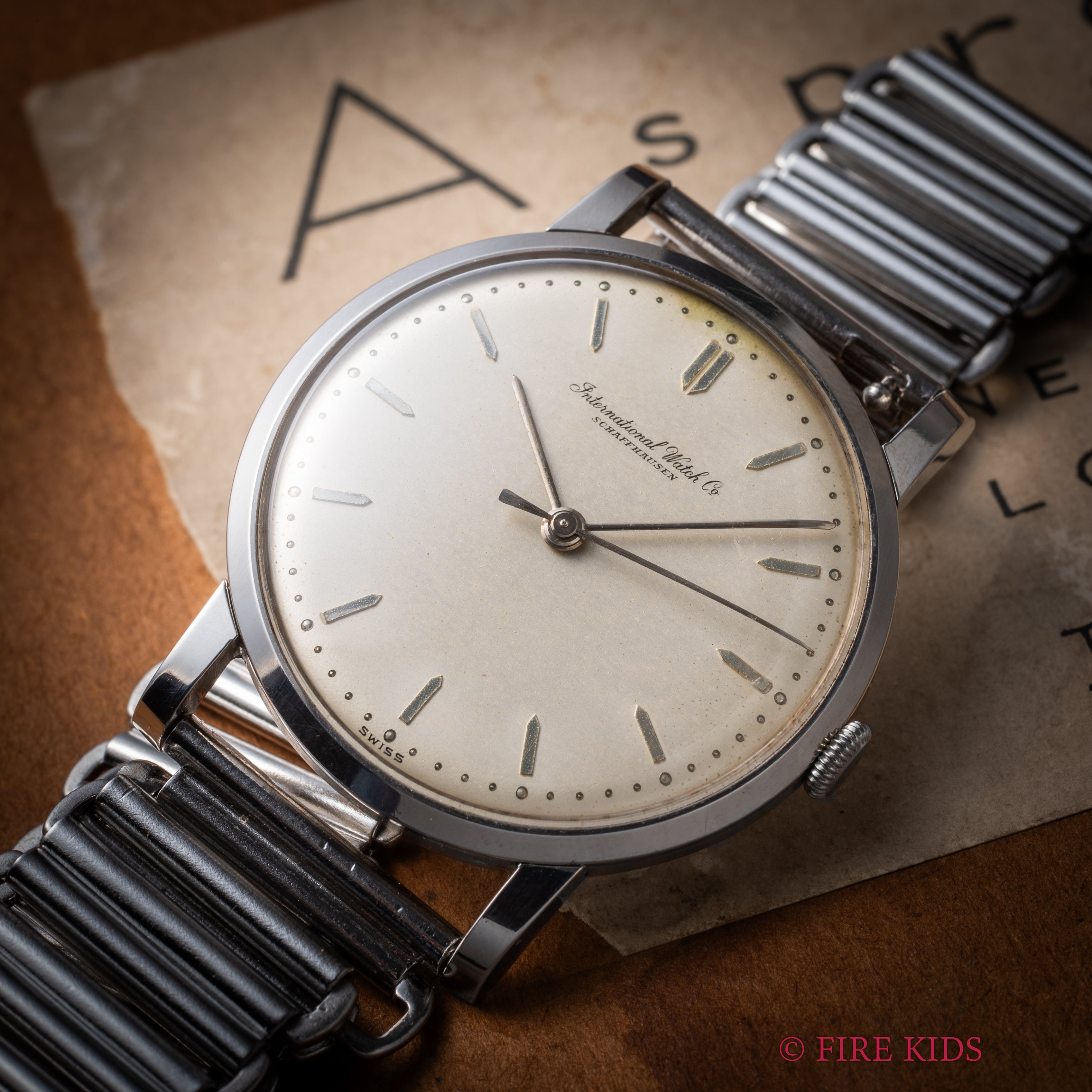 IWC ラウンドケース  砲弾インデックス 1956年製 手巻き Cal.401