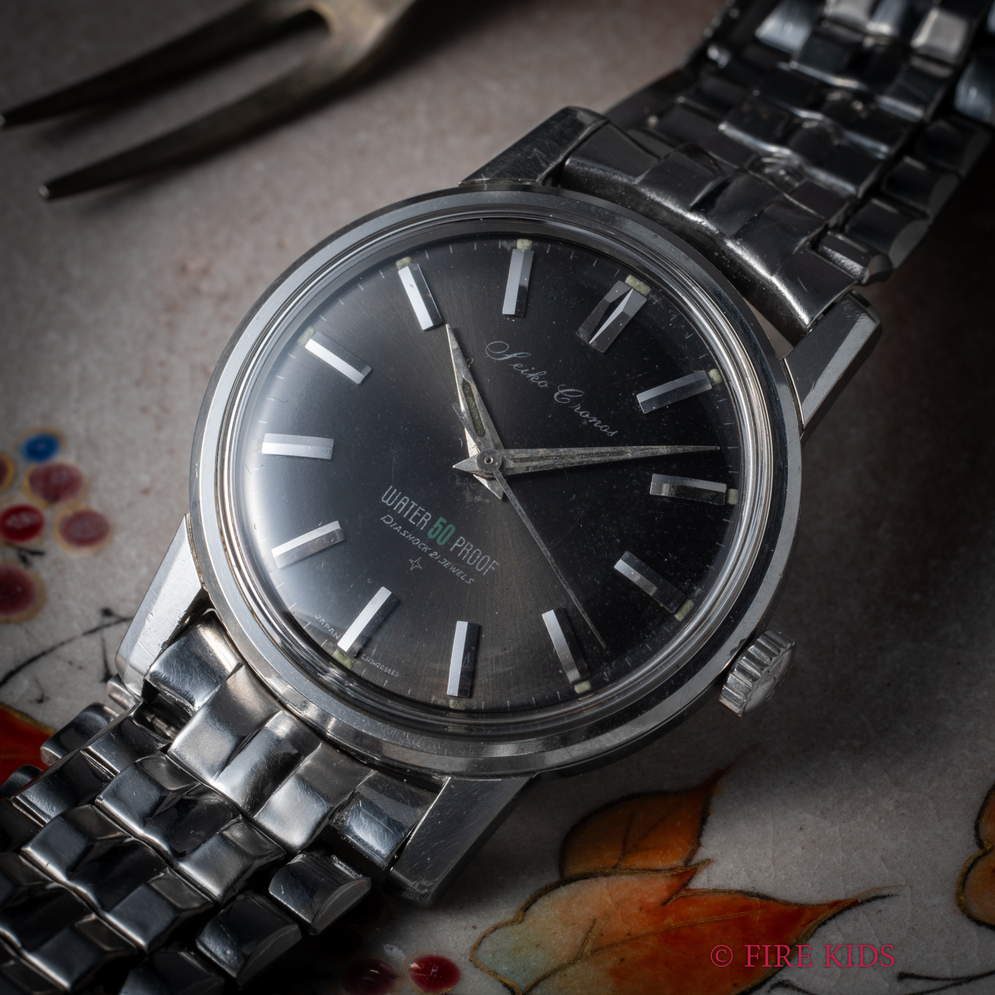 セイコー クロノス ブラックダイヤル 純正ブレス付き 1962年製 手巻き スクリューバックケース タツノオトシゴ 箱、冊子付