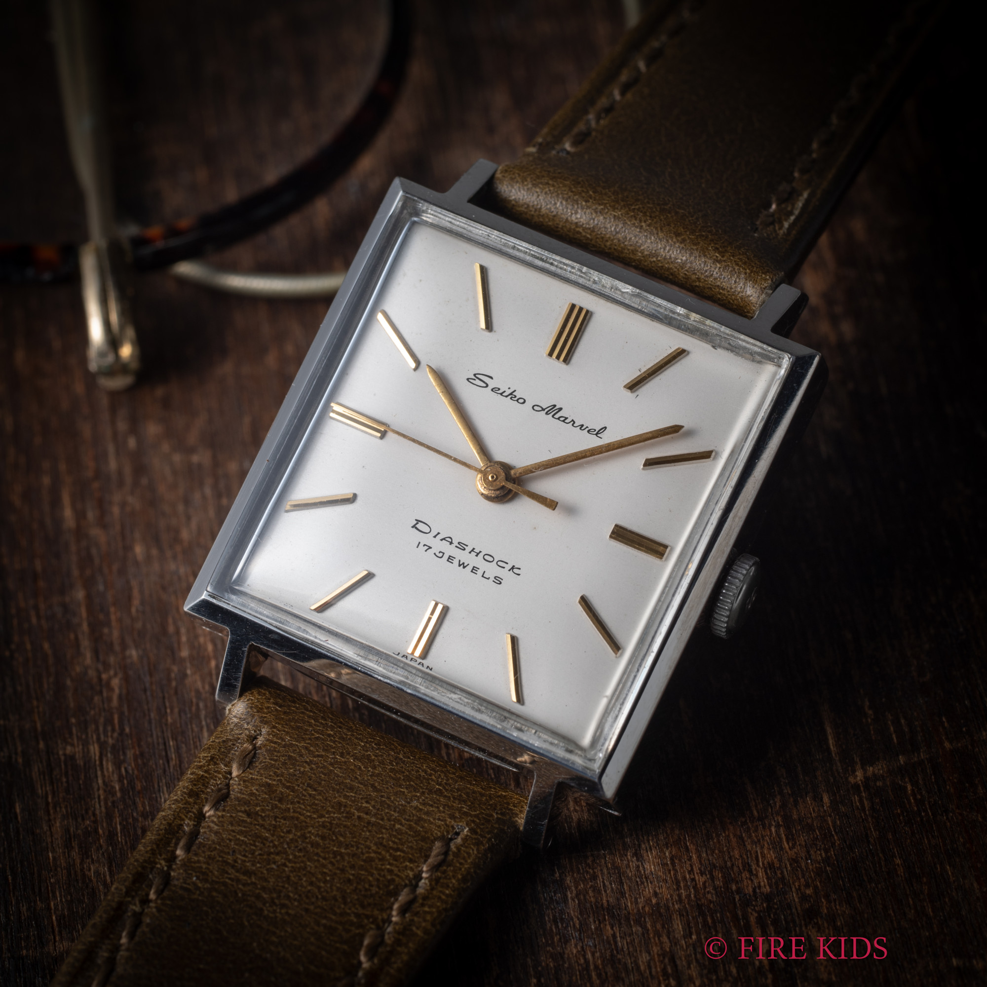 SEIKO　マーベル　スクエアケース