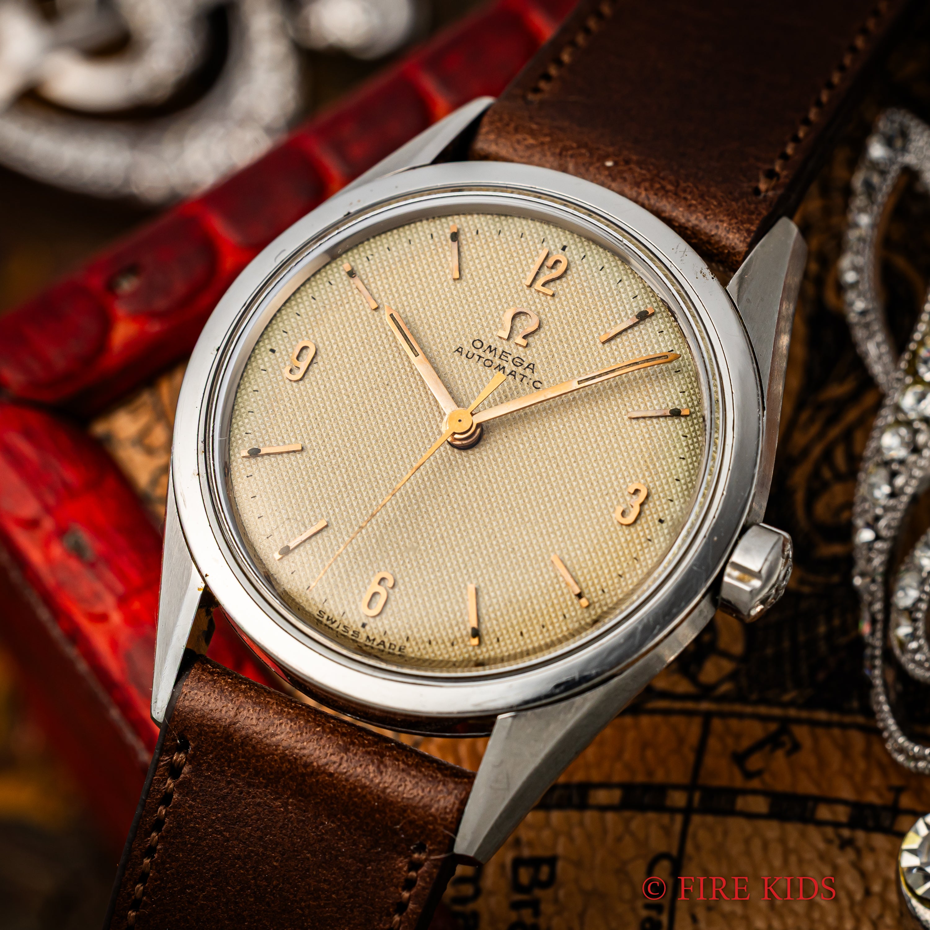 オメガ ラウンドケース ギョウシェダイヤル 1954年製 全回転自動巻 Cal.471