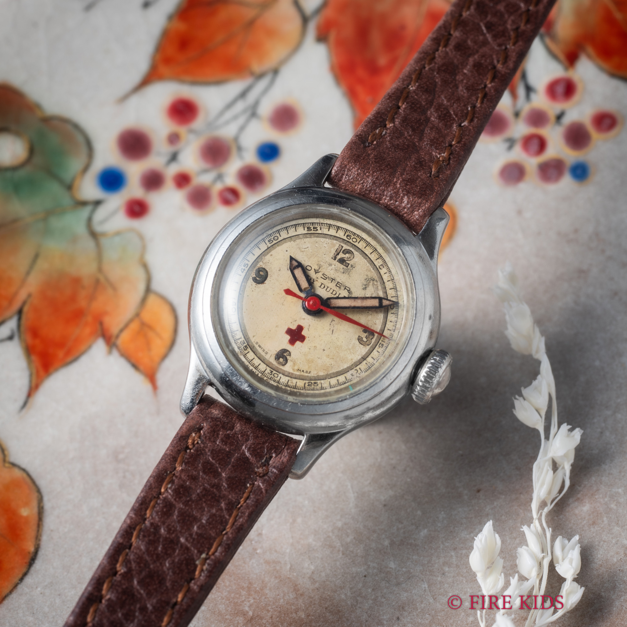 オイスター ウオッチカンパニー 1940年代製 レディー ダドリー 赤十字マーク 手巻 赤秒針 トップハットリューズ