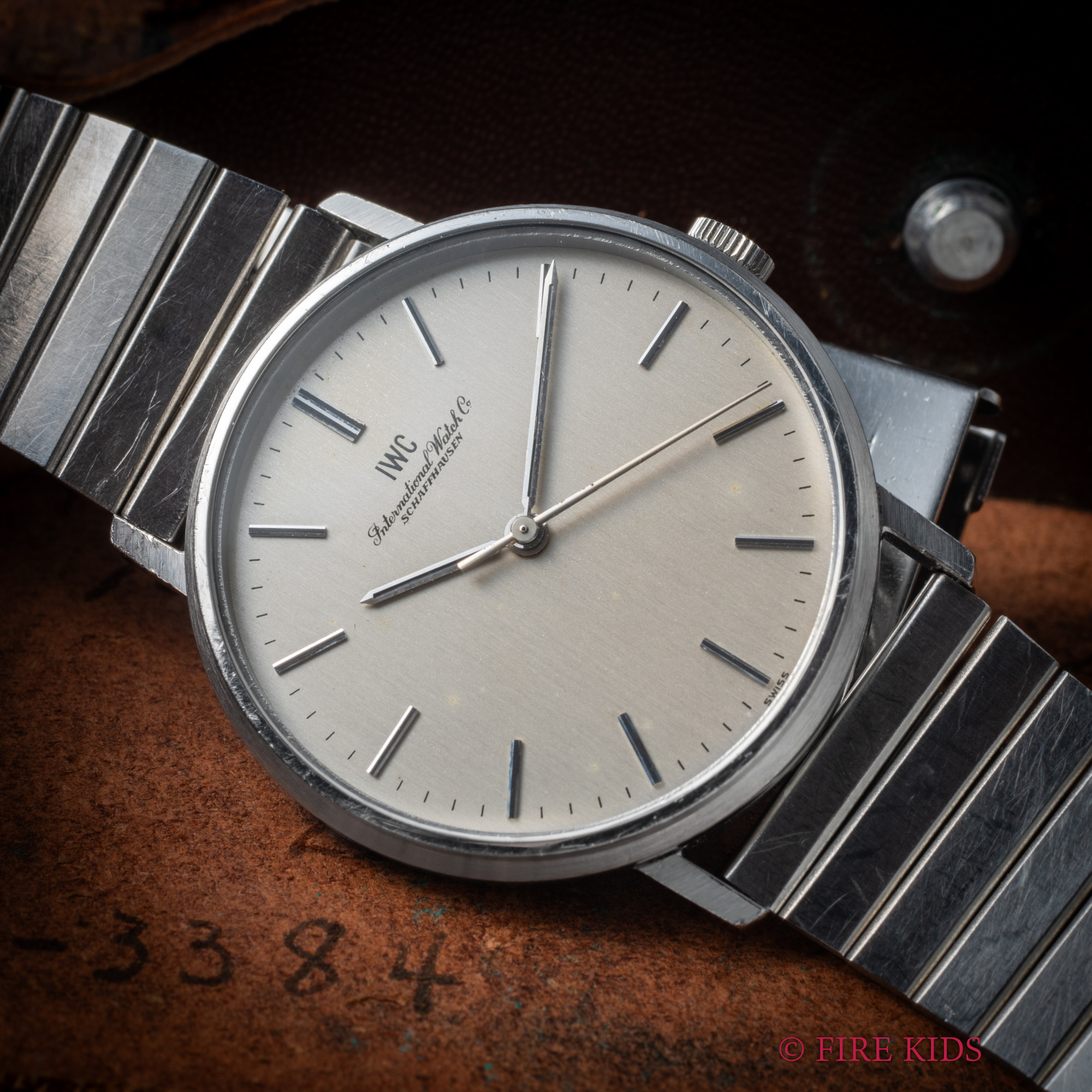 IWC 1979年製 ラウンドケース シルバーダイヤル 手巻 Cal.403 純正ステンレスブレス