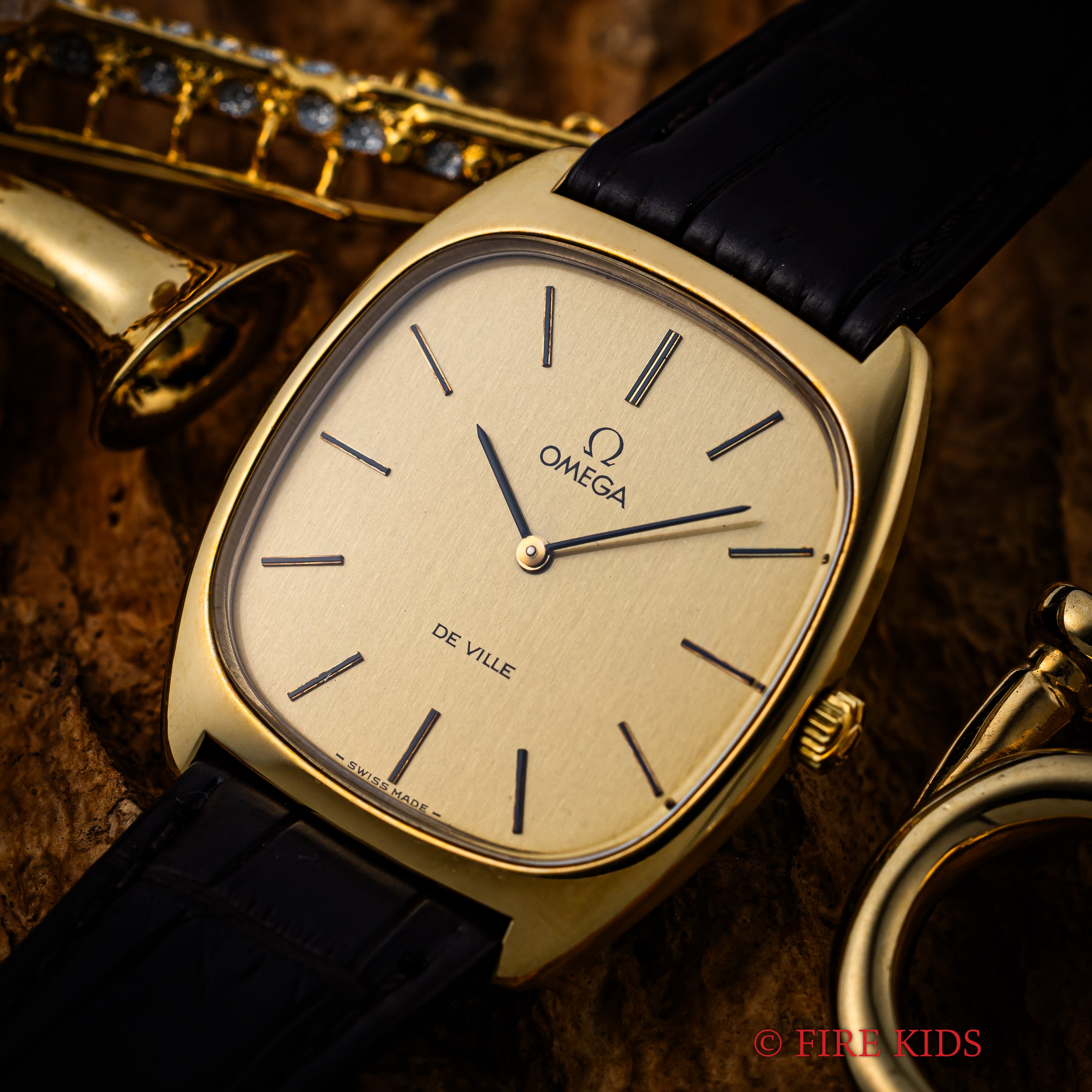 オメガ デ・ヴィル トノーケース 金張りケース 1978年製 手巻き Cal.625 未使用品 純正尾錠