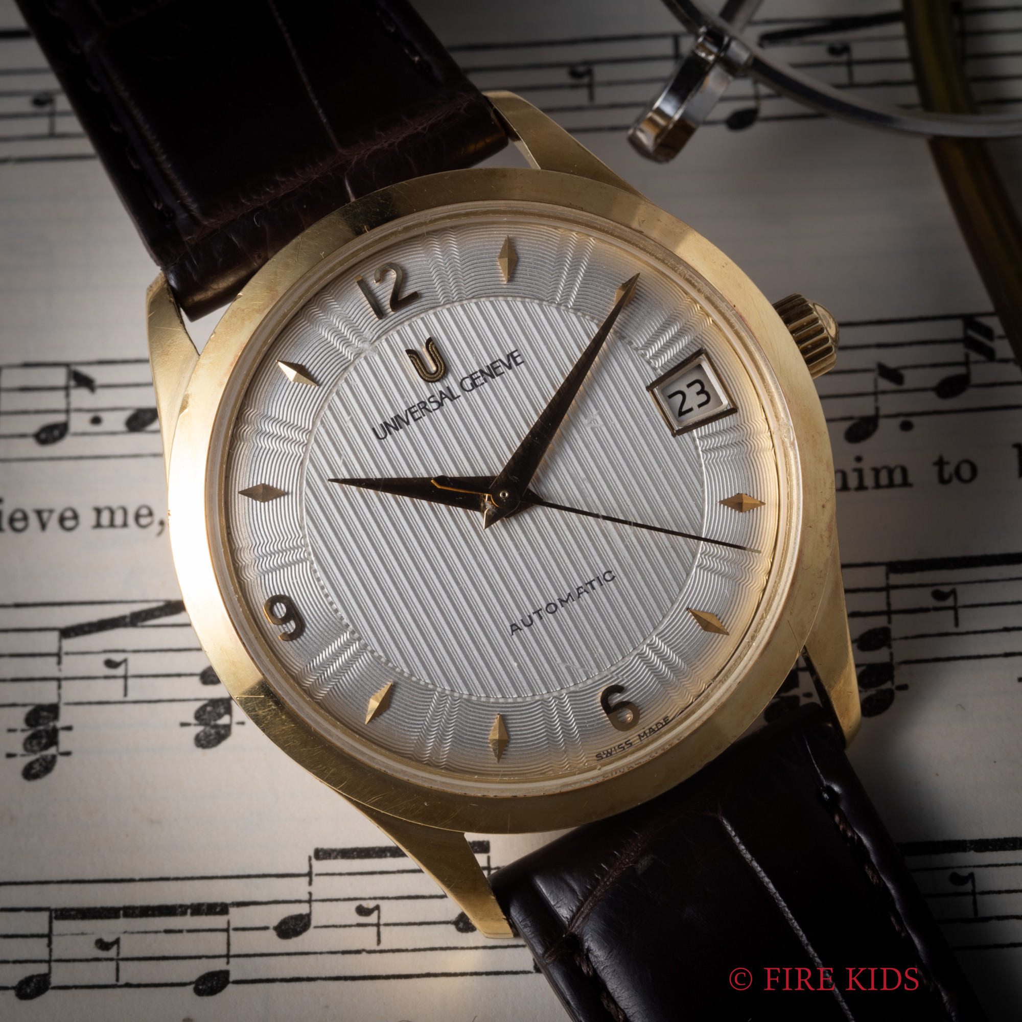 ユニバーサル・ジュネーブ 18金無垢ゴールデンクラシック 1990年代製 マイクロローター自動巻 Cal.1-69 裏スケルトン