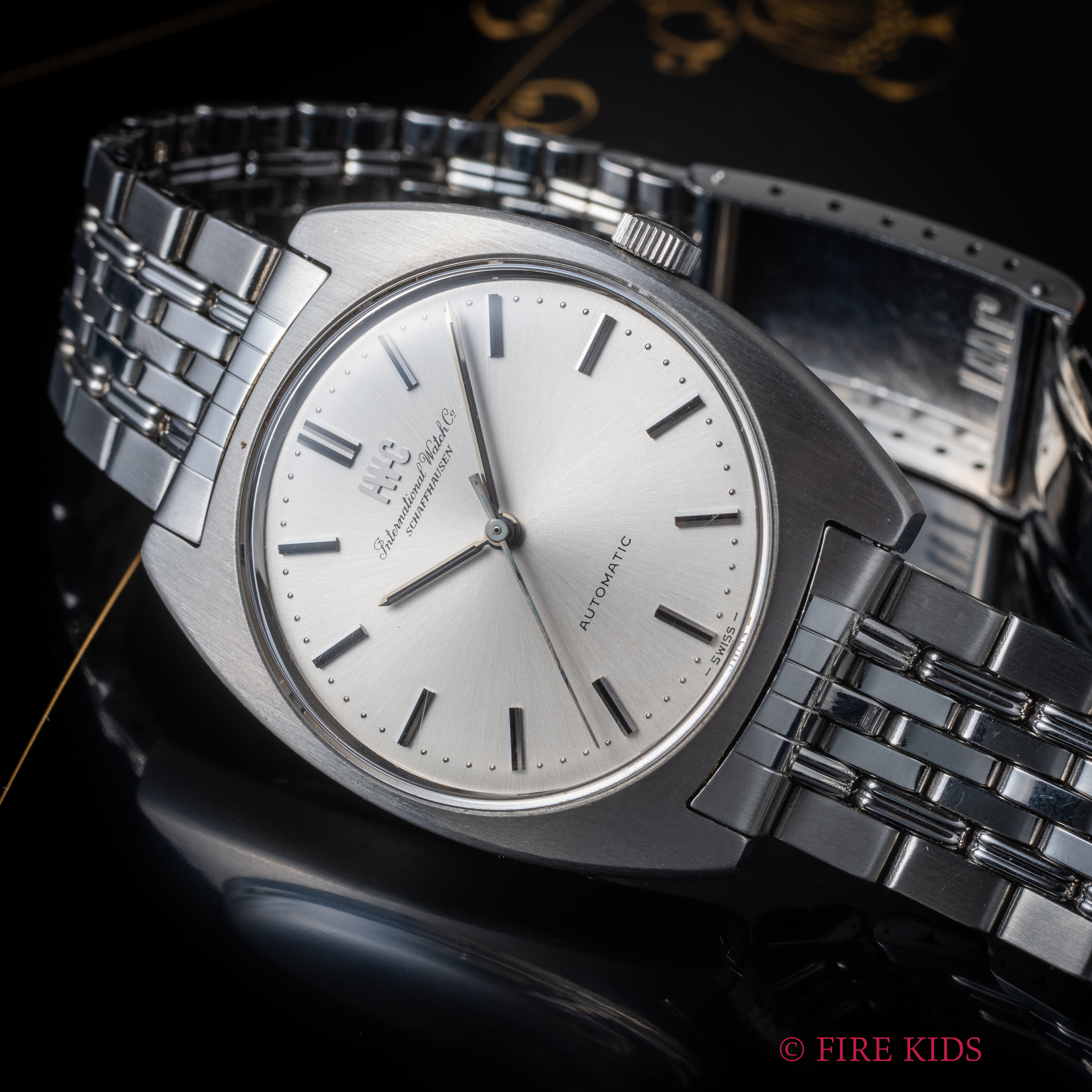 IWC トノーケース ゲイフレアブレス付き 1972年製Ref.1928 Cal.854B