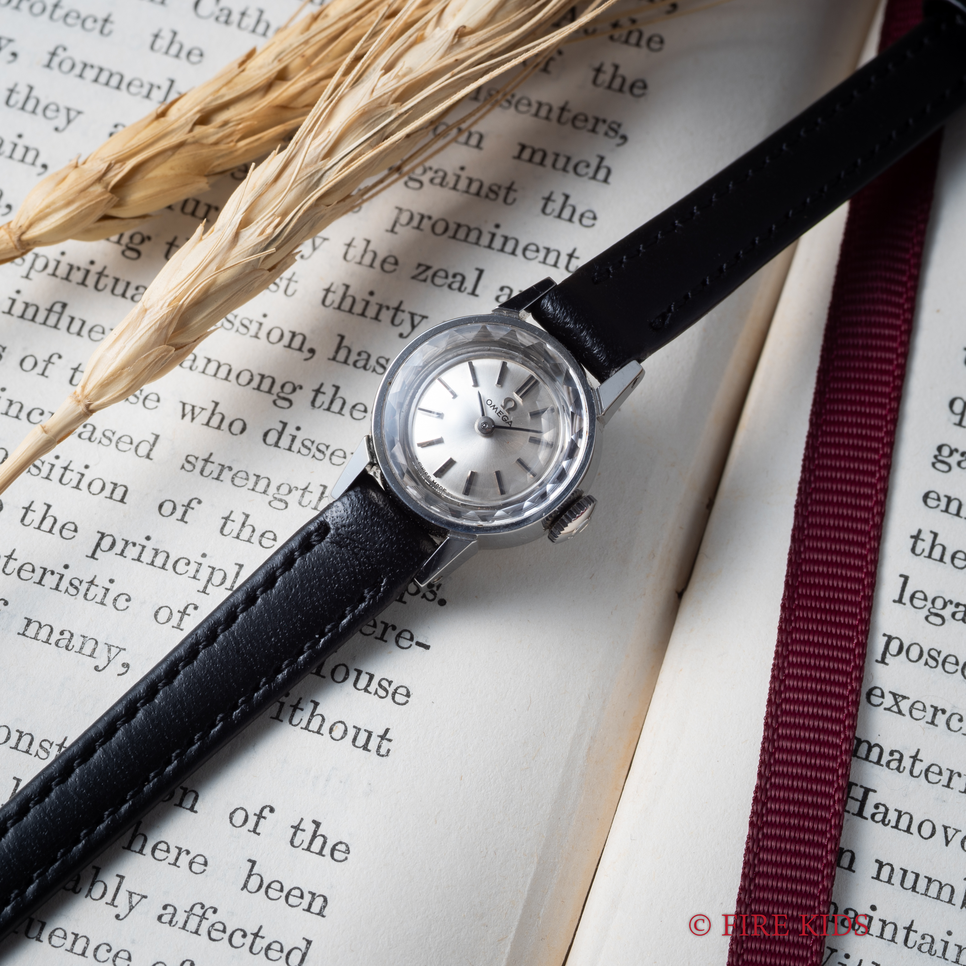 オメガ レディース カットガラス 手巻き 1966年製 ギャラ付き