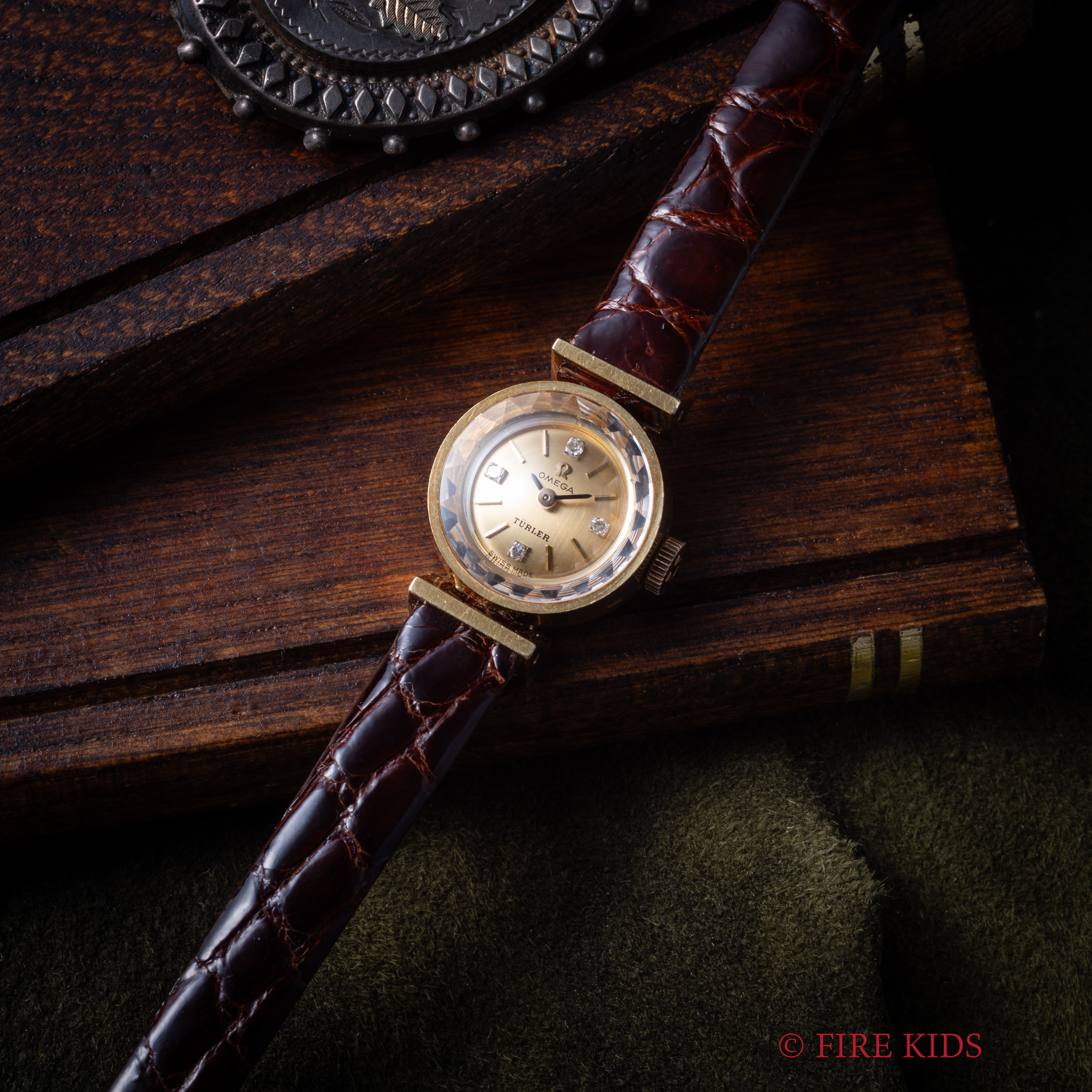 オメガ ラウンドケース レディース 18金イエローゴールド チューラーダブルネーム 手巻き 1965年製  カットガラス 4Pダイヤ