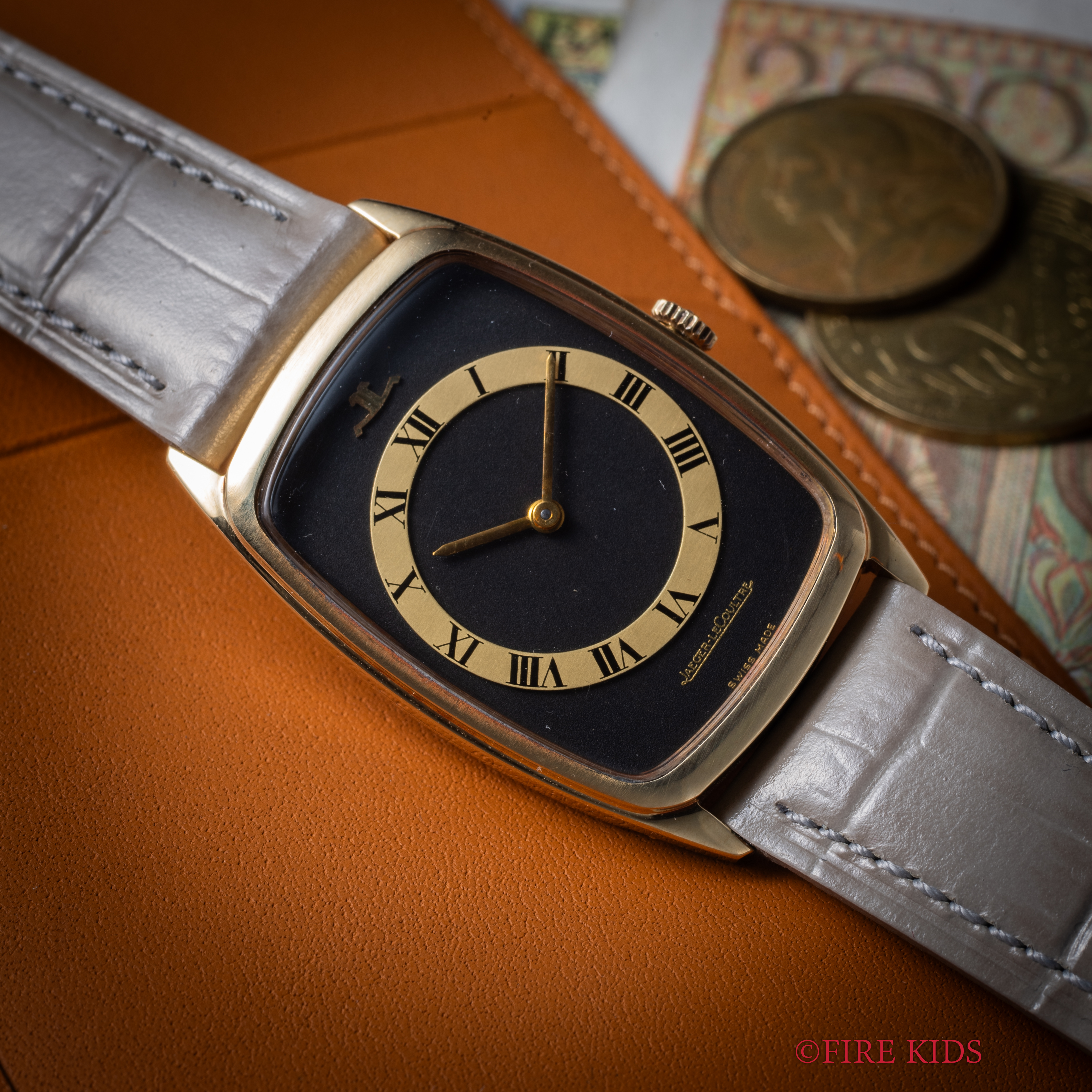 ジャガールクルト ヴォーグ 手巻き Ref.9043 18金イエローゴールド Cal.818/2  純正尾錠付き ローマンダイヤル ブラック