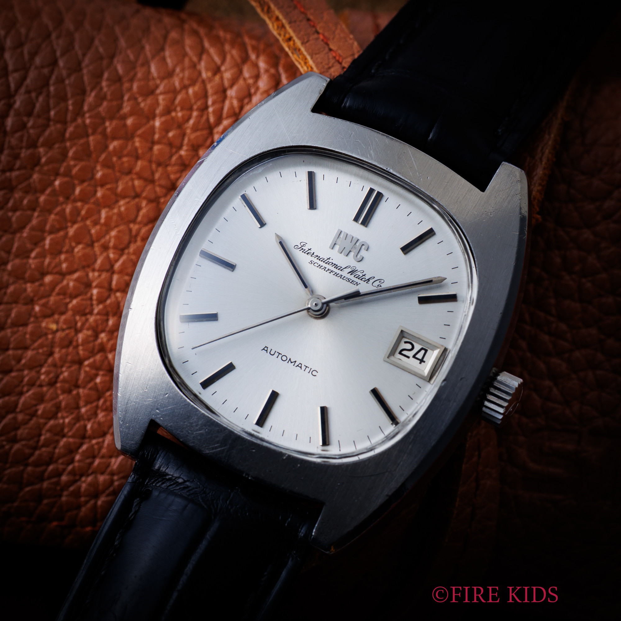 IWC 1974年製 トノーケース ペラトン式自動巻 Ref.1872 Cal.8541B