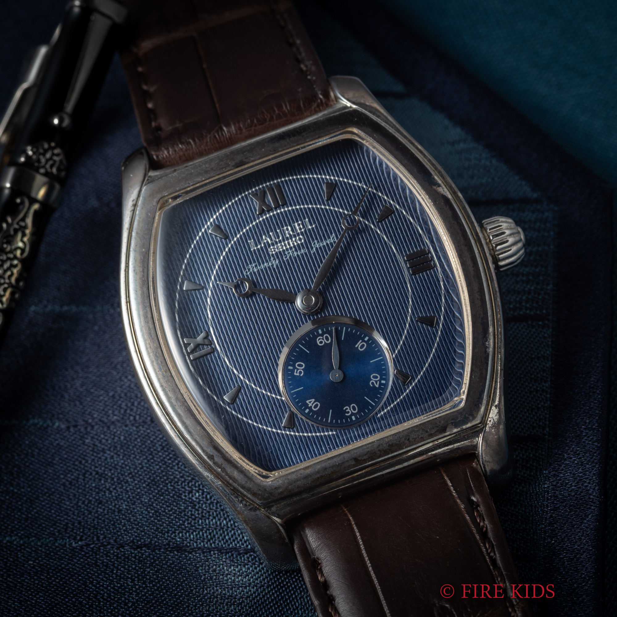 セイコー ローレル 1995年製 ブルーダイヤル 手巻き シルバー925ケース 純正革ベルト、銀メッキ尾錠付きRef.4S28-5010