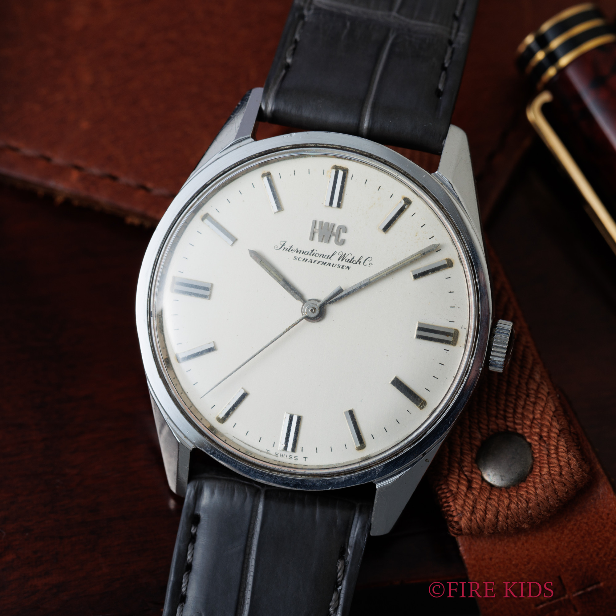 IWC ラウンドケース 1970年製 Cal.89 手巻 オールドインター R810 お魚リューズ