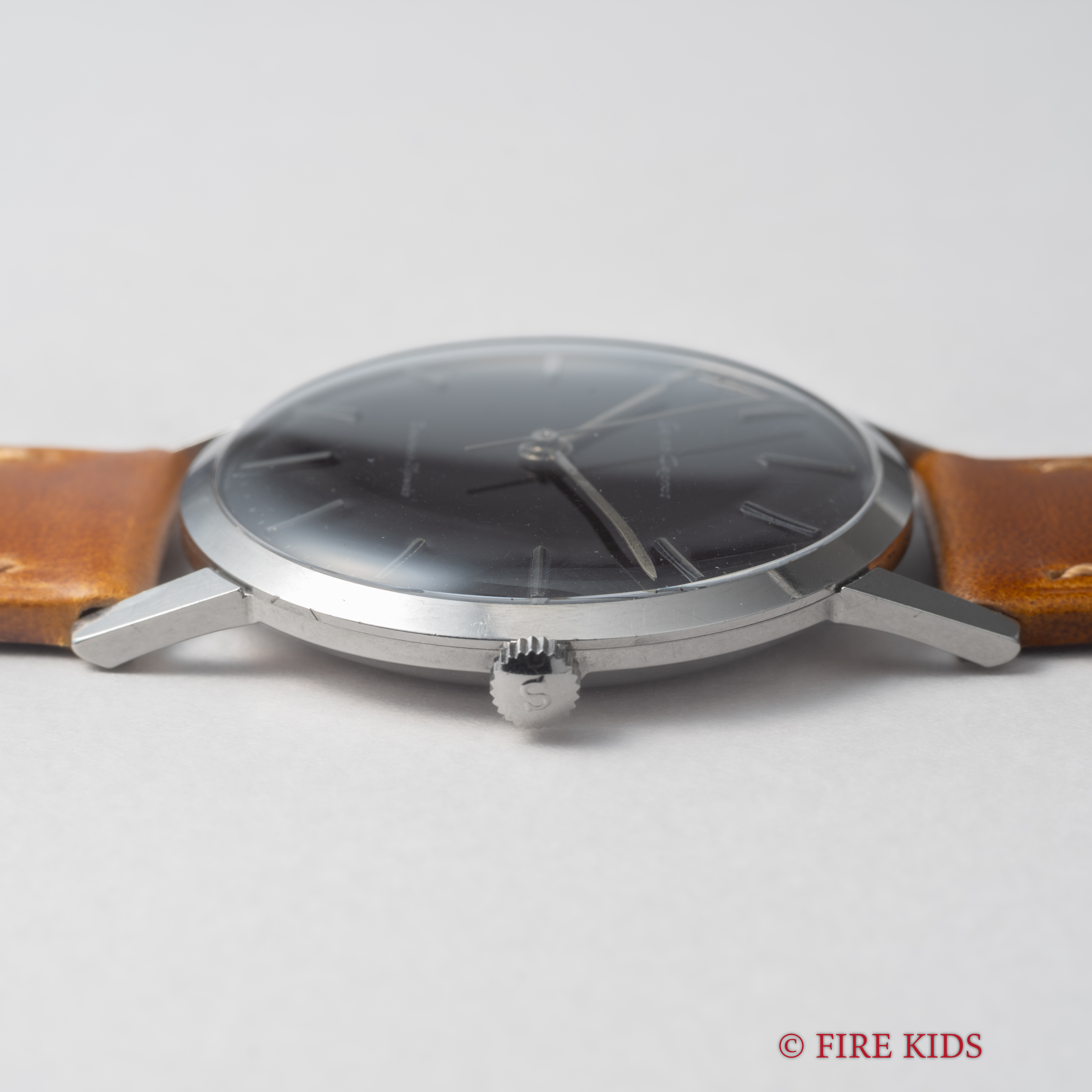 【1960年代頃】Lucerne 黒文字盤 スイス製 ダイバーズ 手巻き 腕時計 1960年代頃】Lucerne 黒文字盤 スイス製 ダイバーズ 手巻き 腕時計