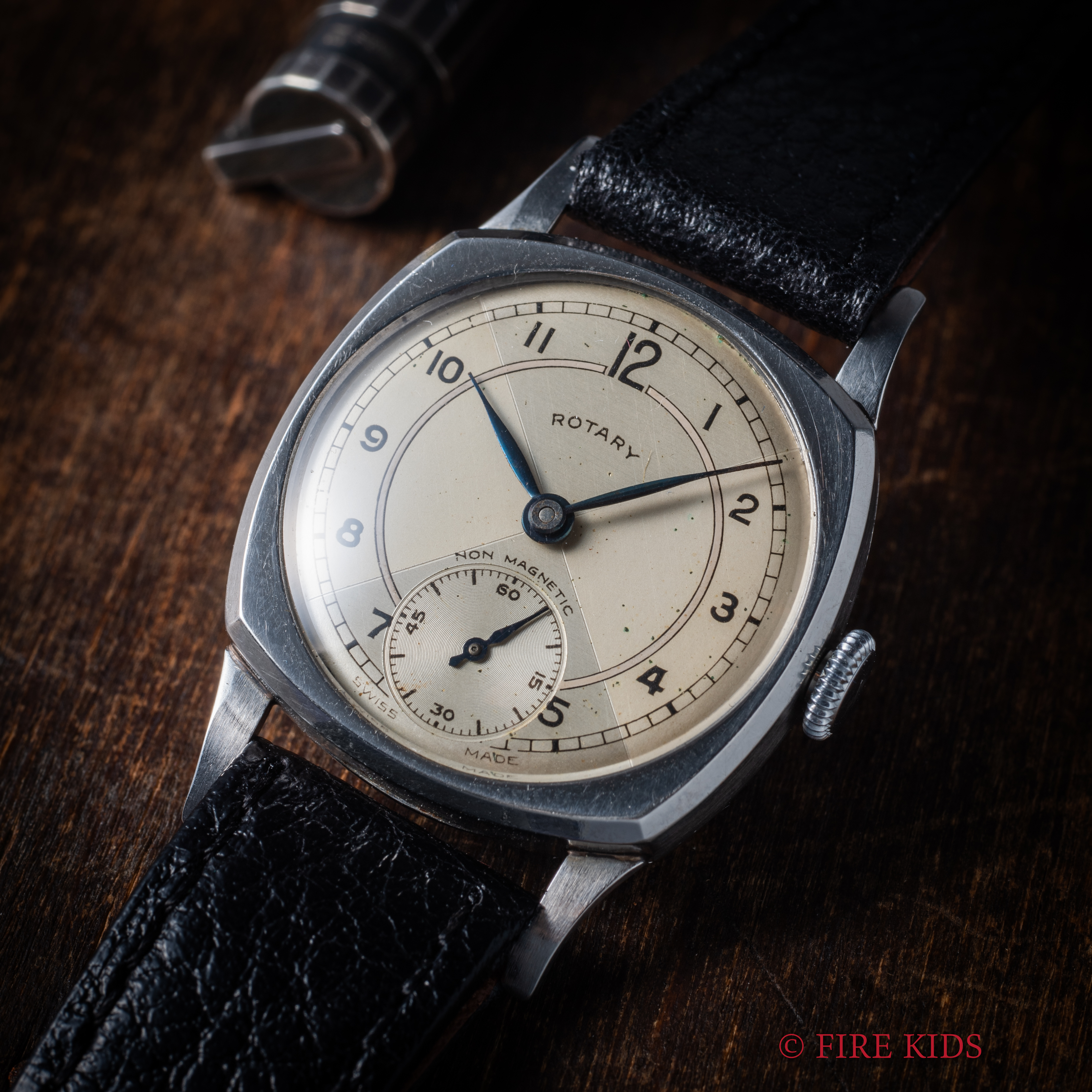 ROTARY クッションケース クリスクロスダイヤル 1940年代製 手巻き スモールセコンド ブルースティール