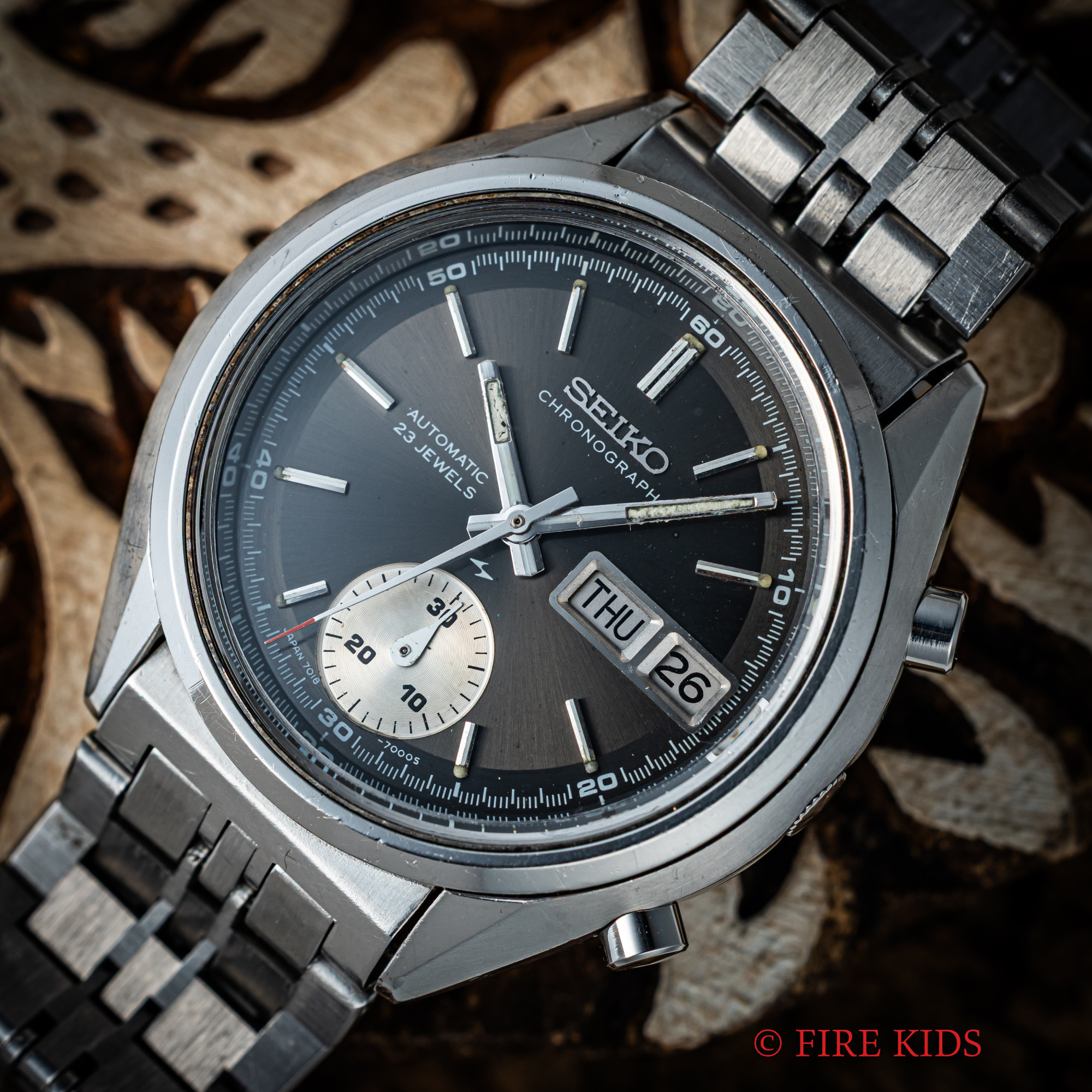 セイコー 自動巻きクロノグラフ シングルリバースパンダダイヤル 1971年製 フライバック機能付き デイデイト 漢字曜日 純正ブレス