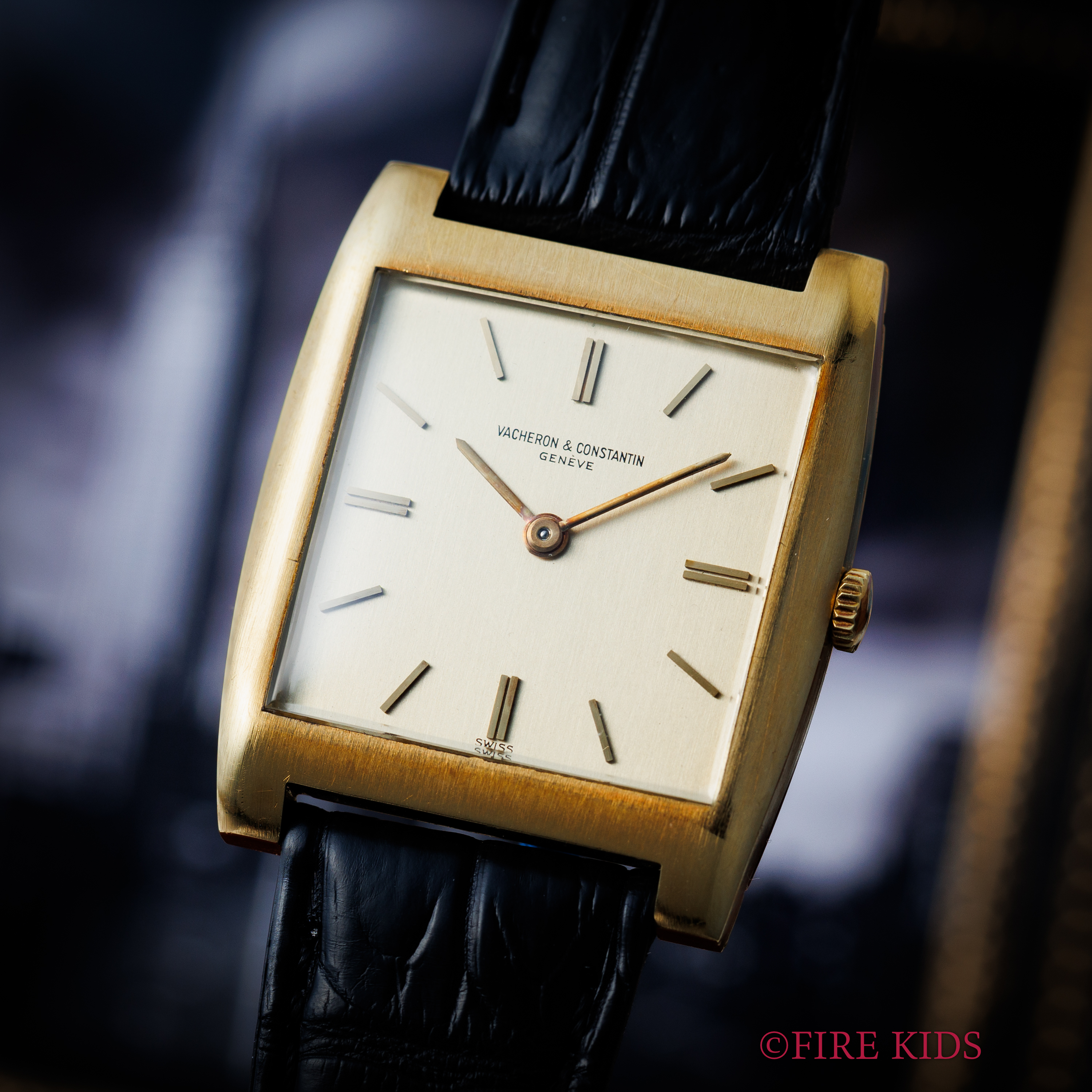 ヴァシュロン・コンスタンタン 18金無垢スクエアケース エクストラフラット 1970年代前半製 手巻 Cal.K1001/2 純正金無垢尾錠