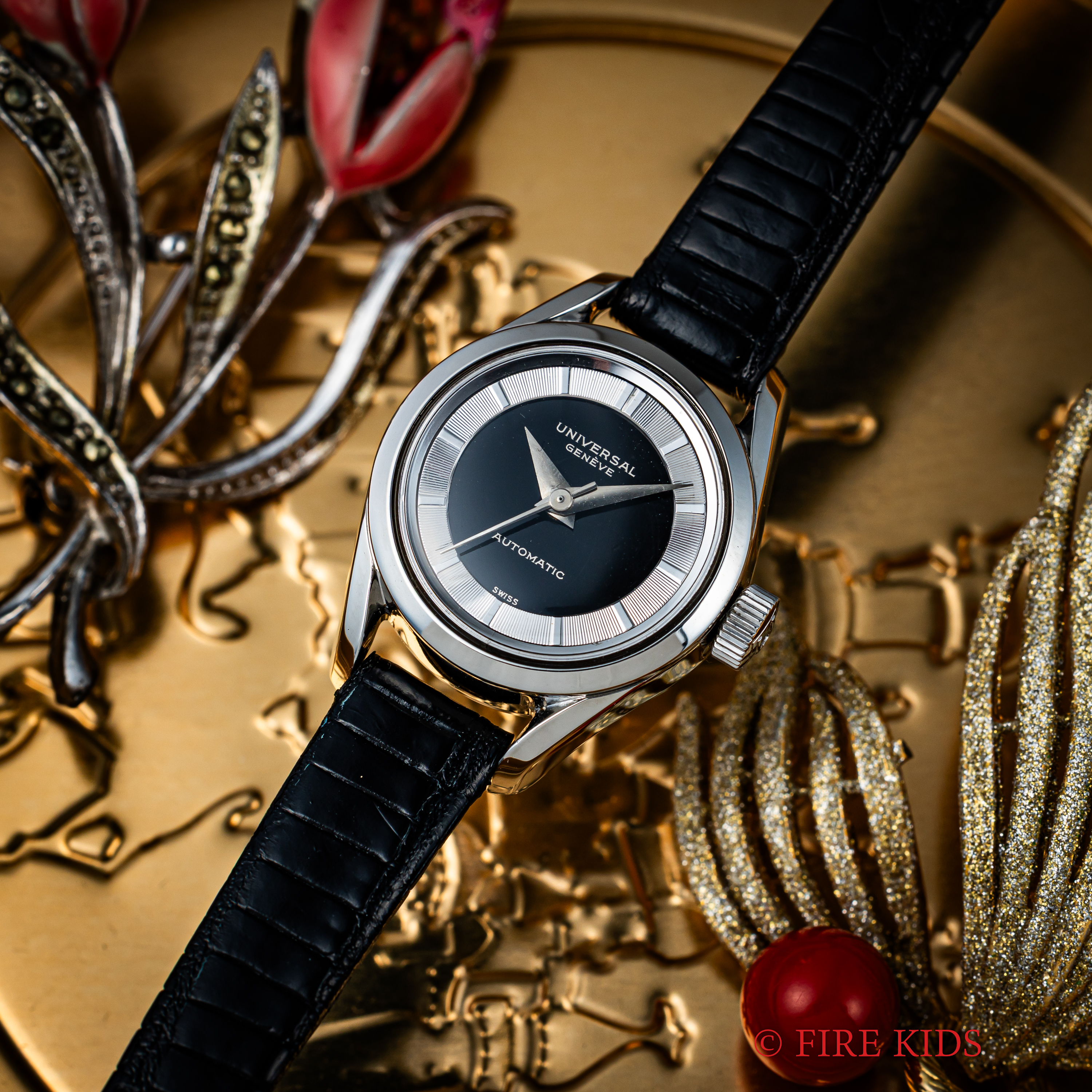 ユニバーサルジュネーブ ポールルーター レディース 1965年製 ノンデイト ブラックタキシードダイヤル ツイストラグ スクリューバックケース Ref.825600/02 Cal.25