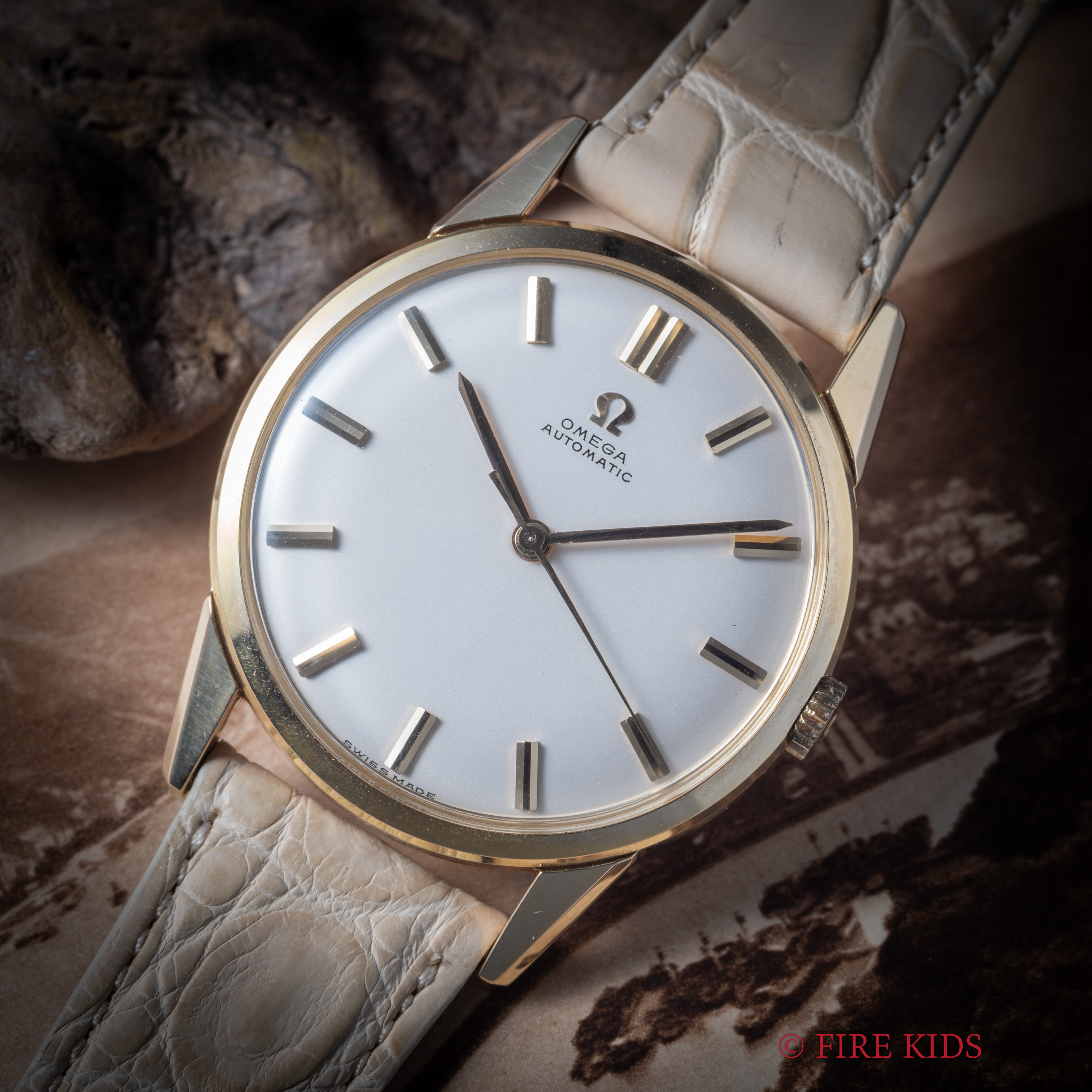 オメガ ラウンドケース 自動巻き Ref.14753-1SC 1961年製 Cal.552 ノンデイト 純正革ベルト、尾錠付き 総金張りケース