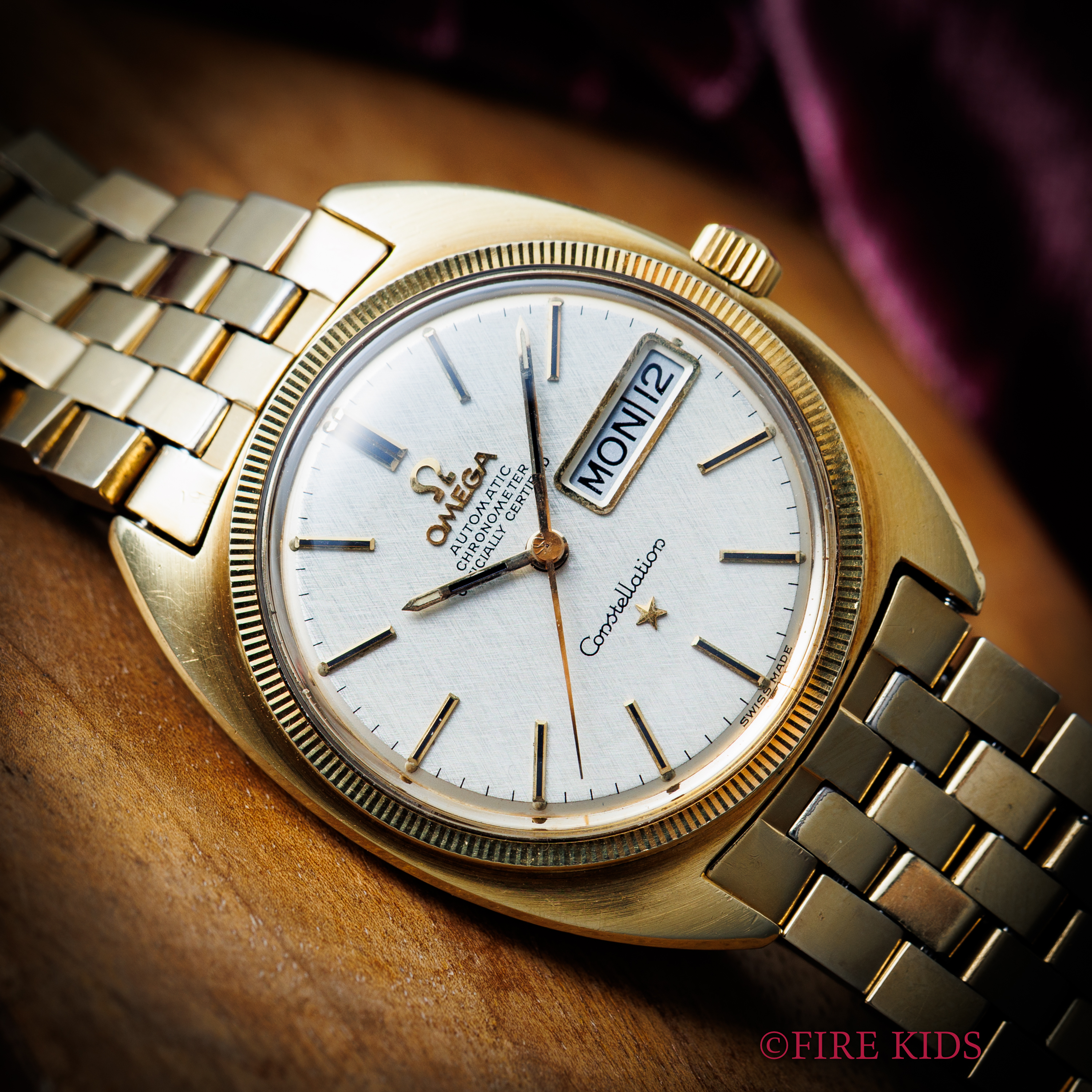 オメガ コンステレーション Cライン 前期 トップゴールド ジェラルドジェンタデザイン 1969年製 Ref.168029 デイデイト リネンダイヤル 金無垢コインエッジベゼル 純正ブレス付き Cal.751