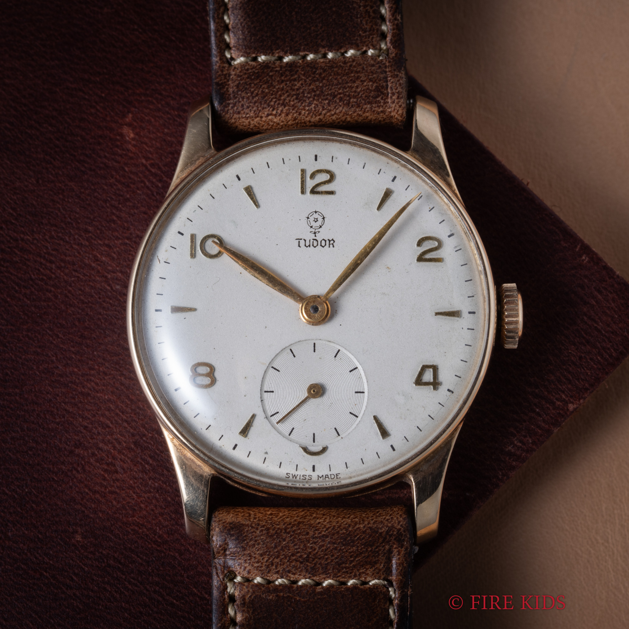 チューダー 9金無垢イエローゴールド 手巻き 偶数飛びアラビアダイヤル スモールセコンド 小薔薇