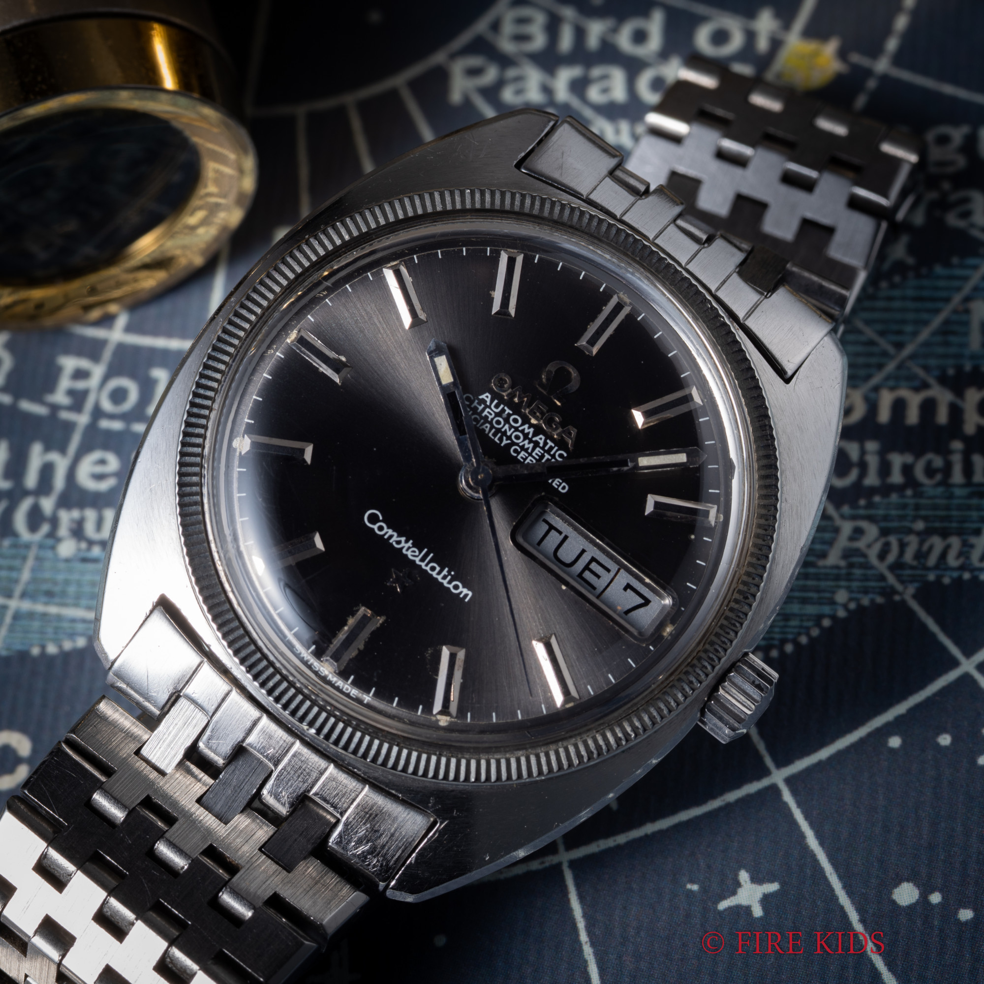 オメガ コンステレーション 1969年製 ジェラルドジェンタデザイン前期 Cライン Cal.751 自動巻きクロノメーター 純正ブレス 金無垢コインエッジベゼル デイデイト グレーダイヤル