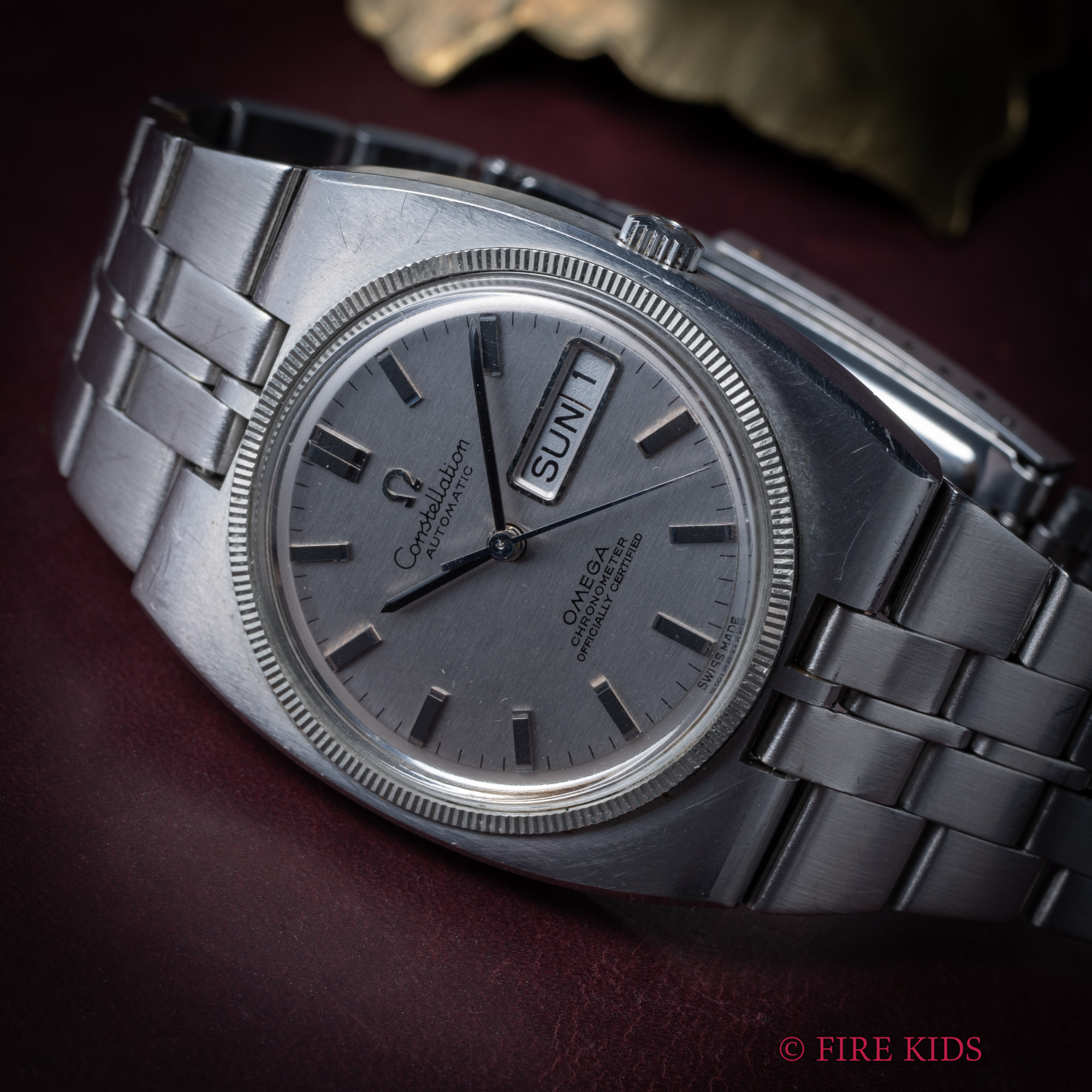 オメガ コンステレーション インテグレート 1969年製 デイデイト グレーダイヤル 金無垢コインエッジベゼル 近未来デザイン