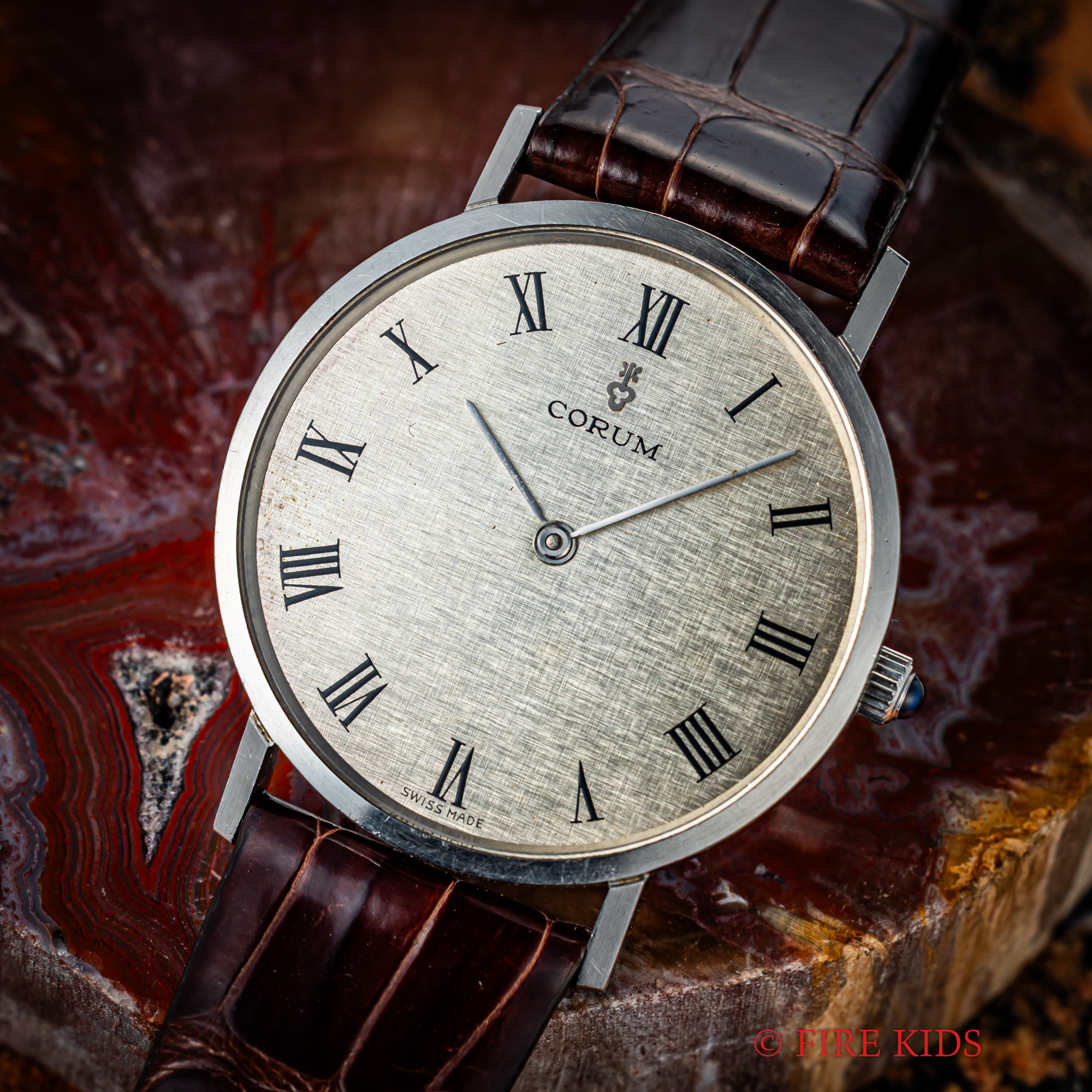 CORUM ラウンド 1970年代製 リネンダイヤル ローマンインデックス