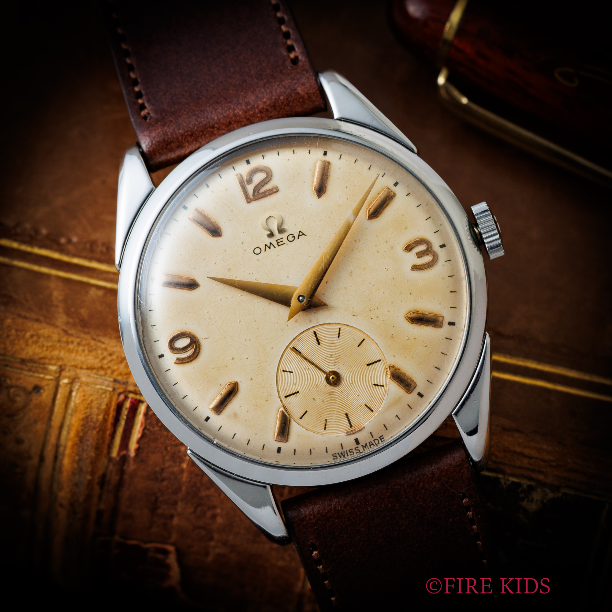 オメガ  ラウンドケース 30mmキャリバー Cal.267 1958年製 スモールセコンド 3,9,12ビックフォント パティーナダイヤル