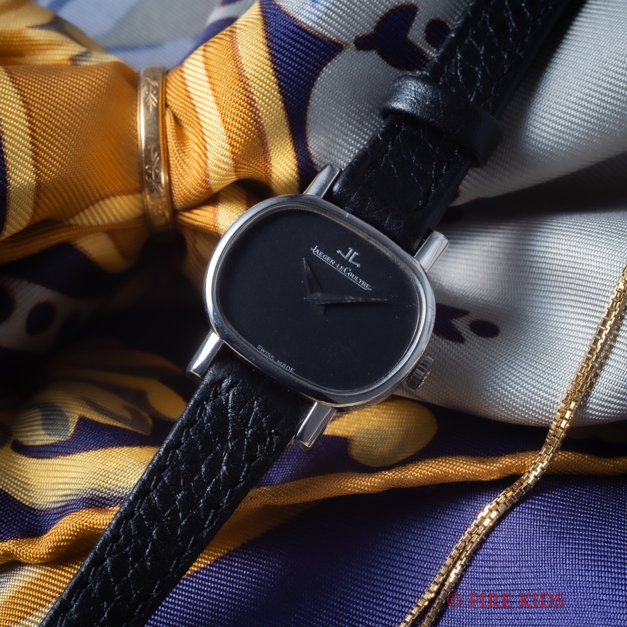 ジャガールクルト レディース オーバル メタルグレー Ref.6157.42  1980年代製