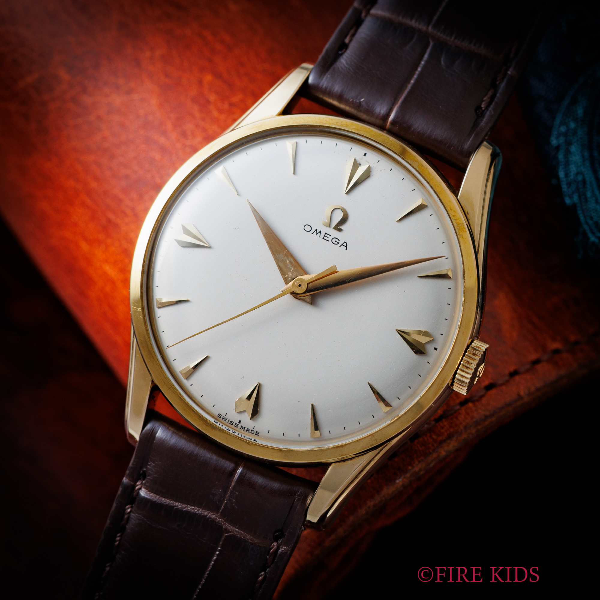 オメガ 30mmキャリバー 1957年製 Ref.2905-2SC 80ミクロン金張り 手巻き 純正革ベルト付き