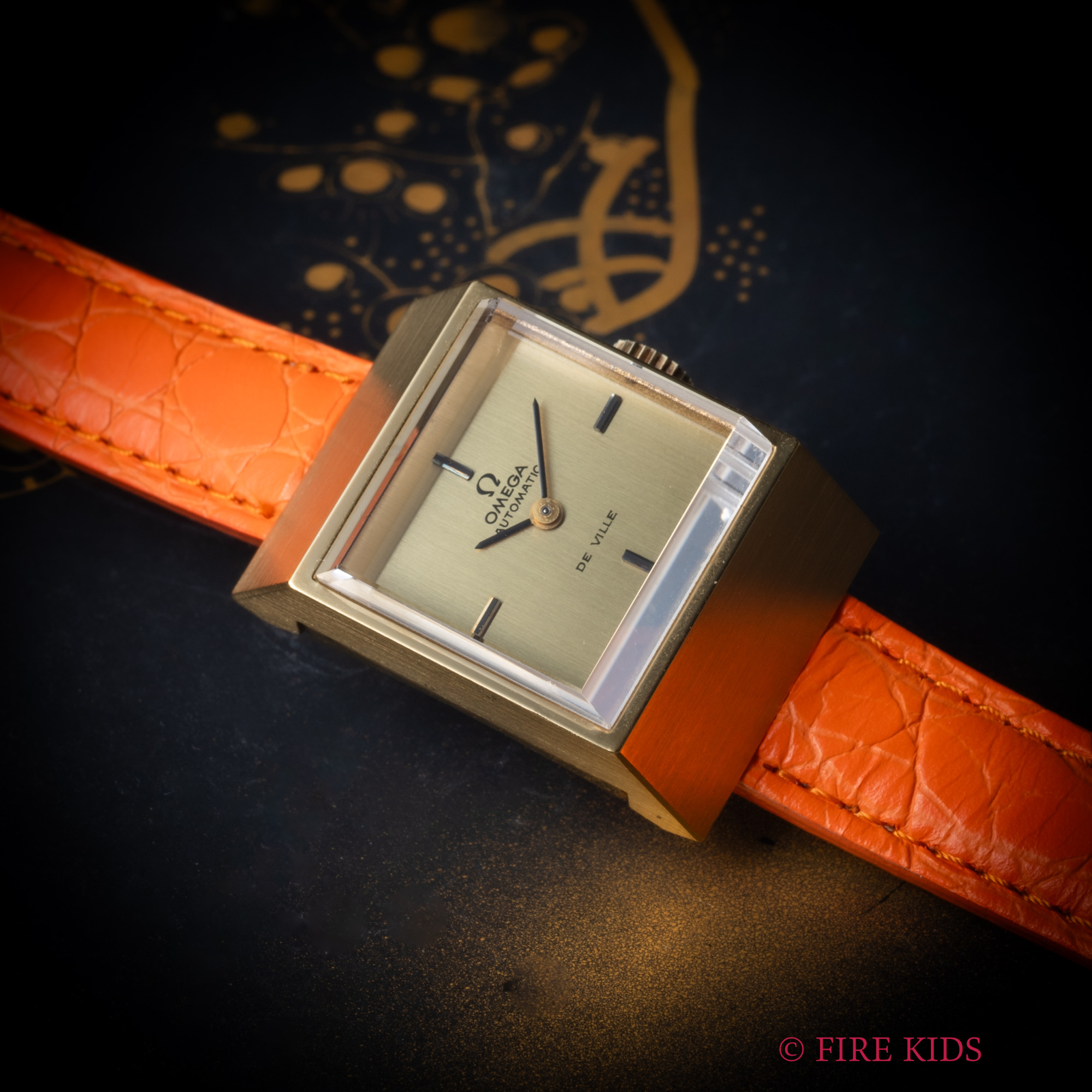 OMEGA　デ・ヴィル　ピラミッドケース